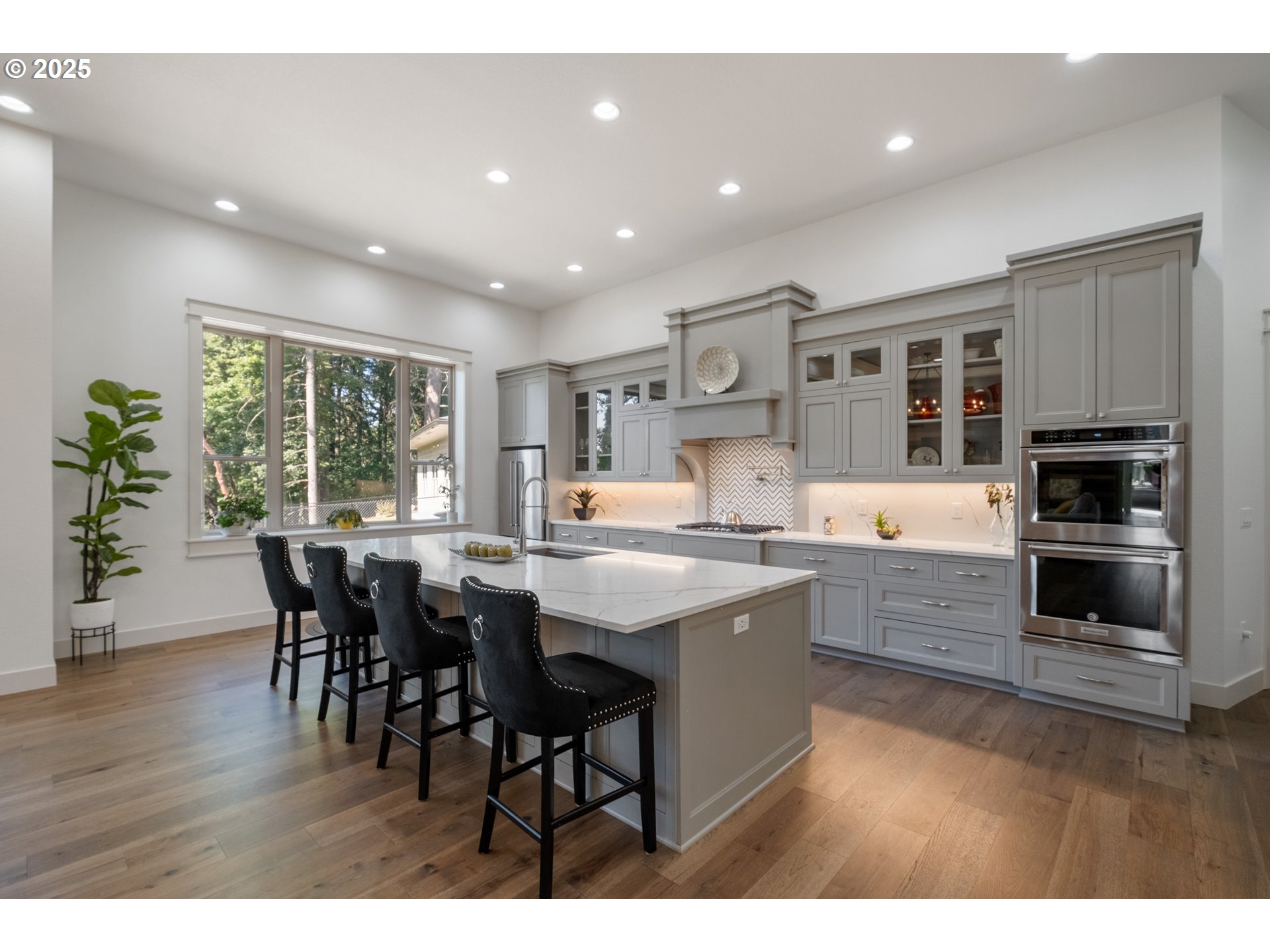 4005 CLOUDVIEW DR