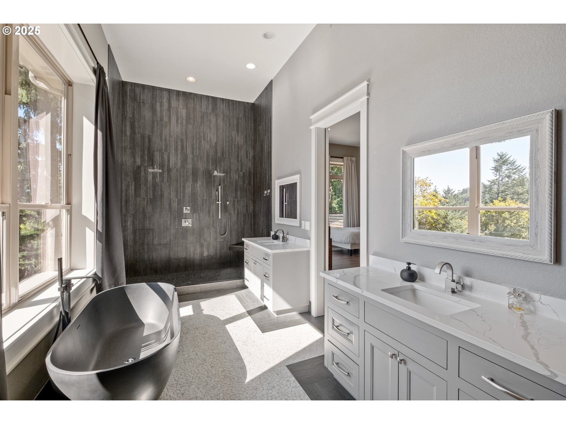 4005 CLOUDVIEW DR