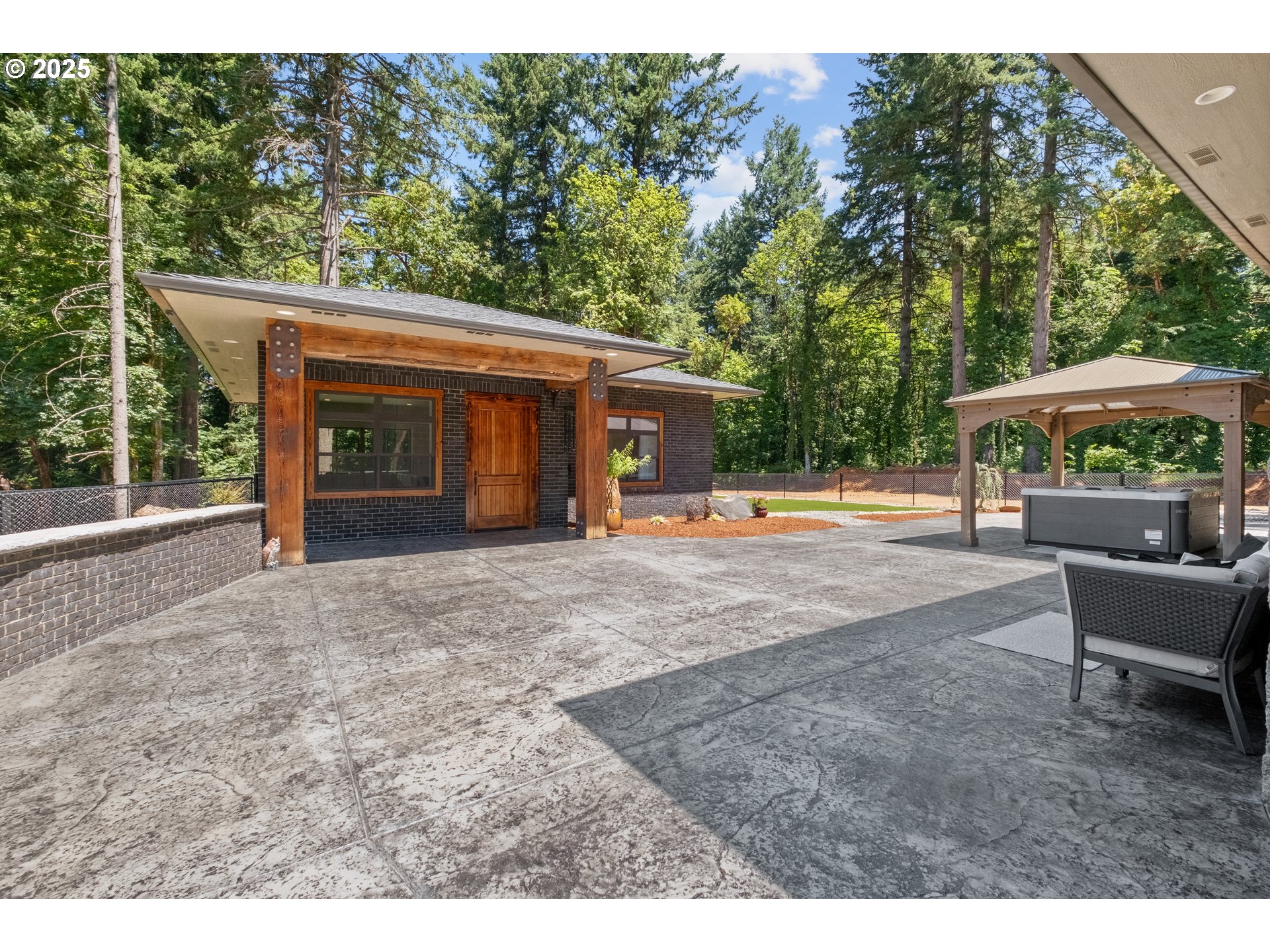 4005 CLOUDVIEW DR