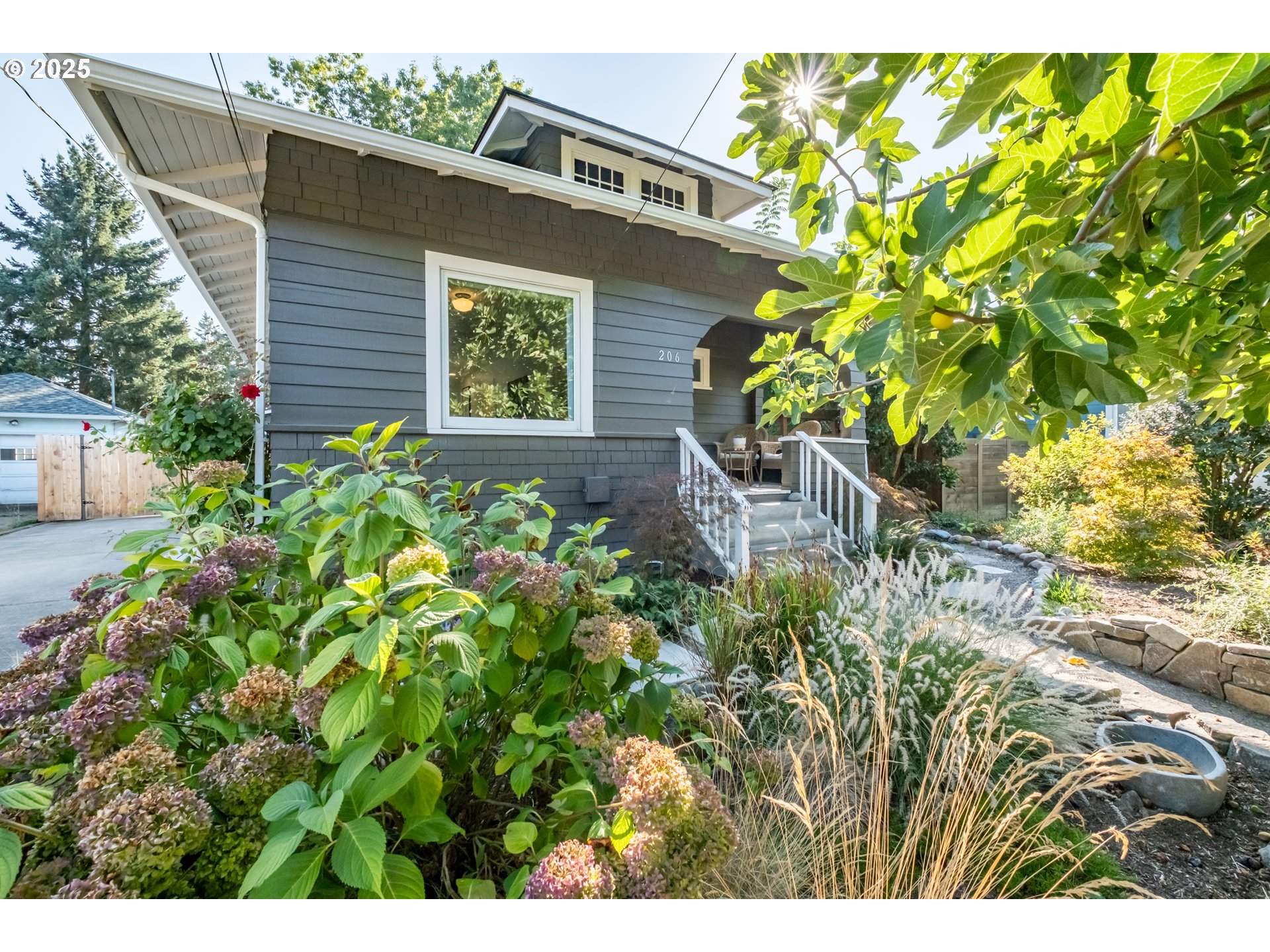206 E 5TH ST