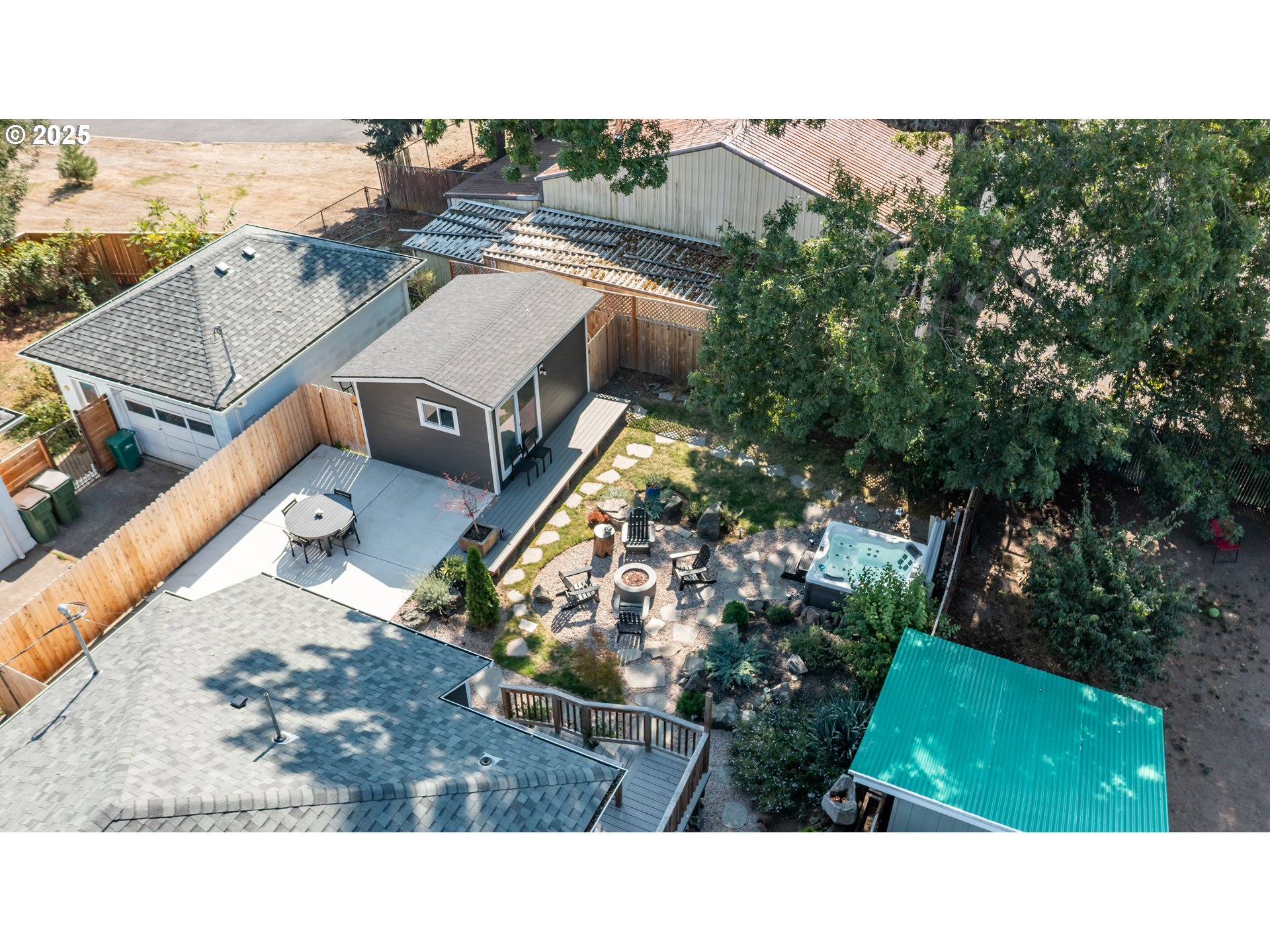 206 E 5TH ST