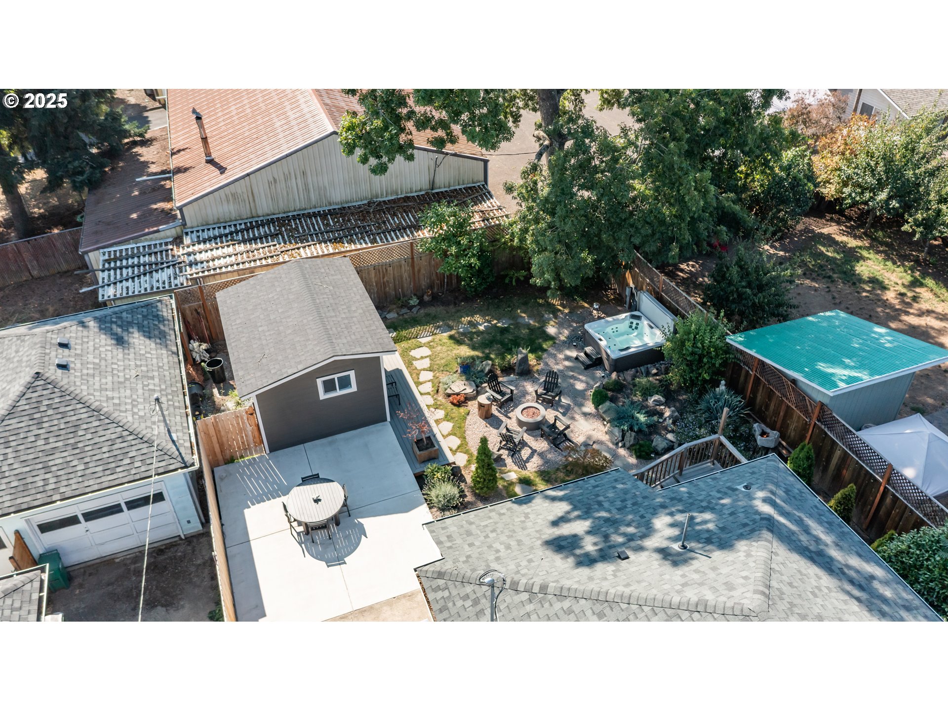 206 E 5TH ST