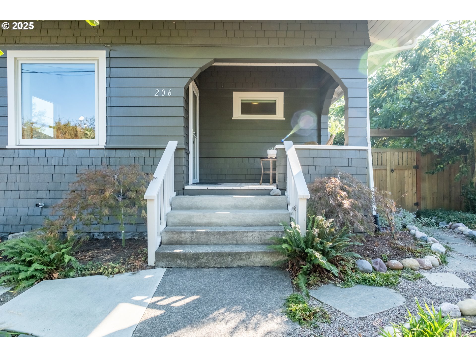 206 E 5TH ST