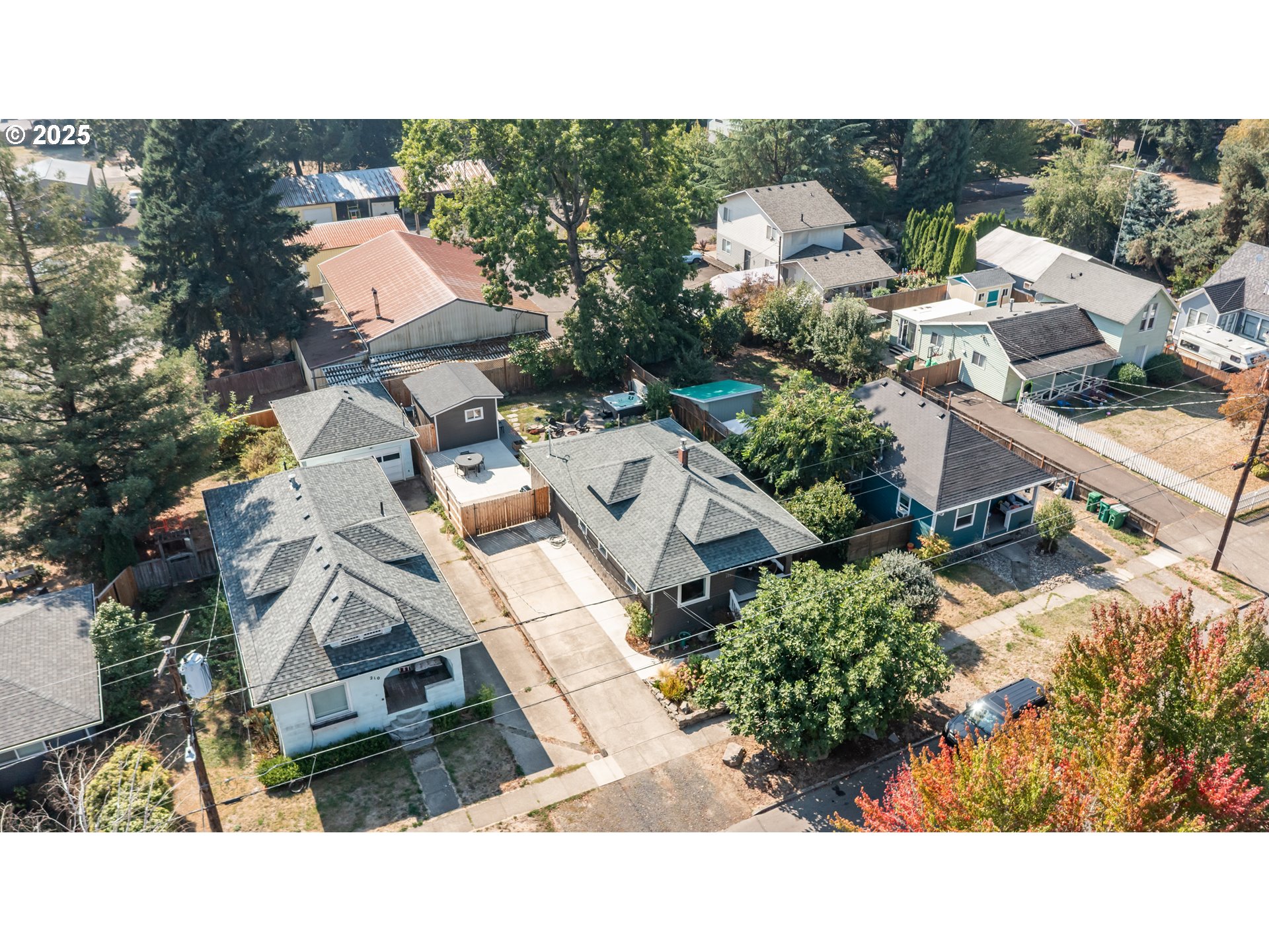 206 E 5TH ST