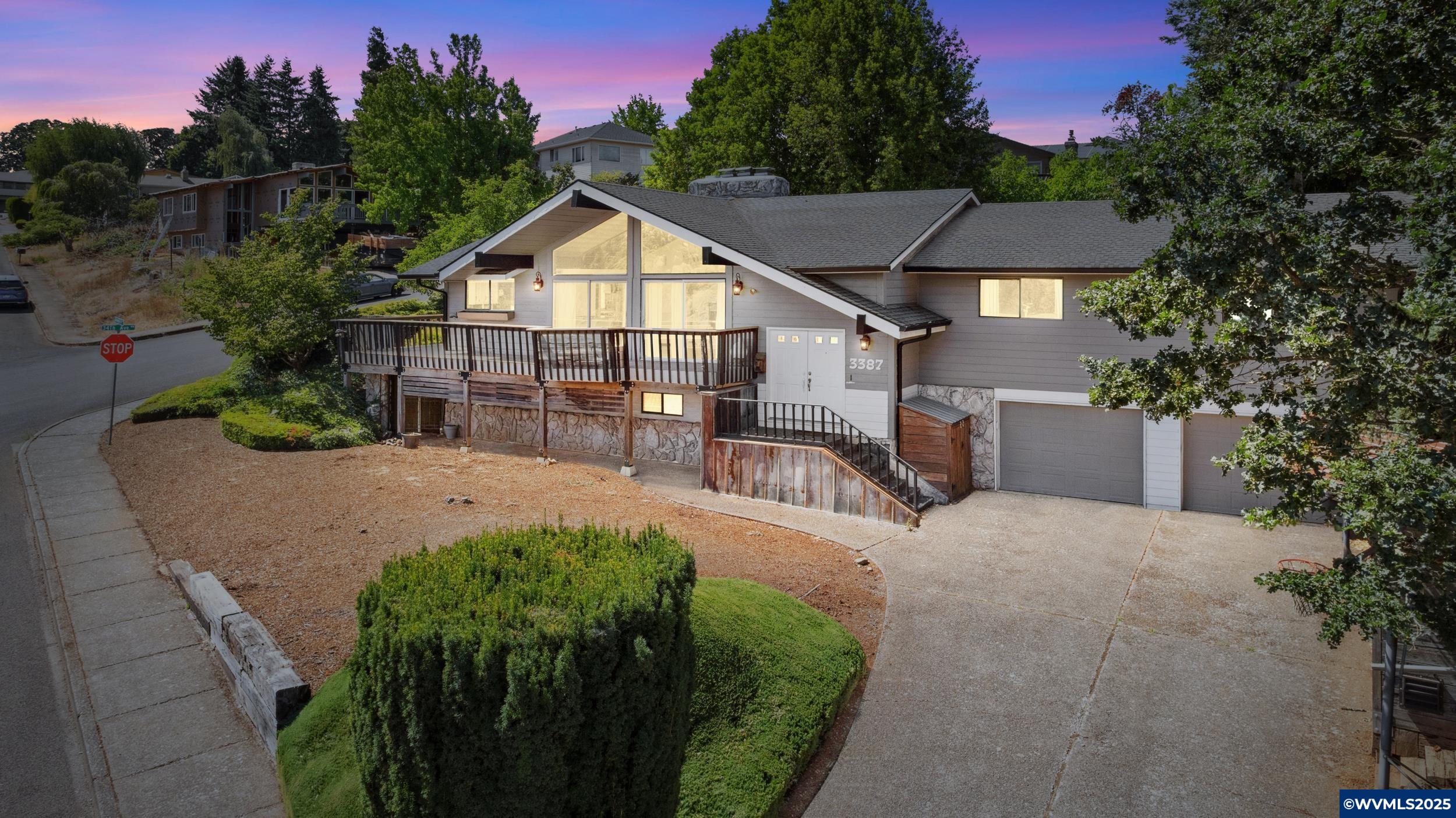 3387 Champlain Ct