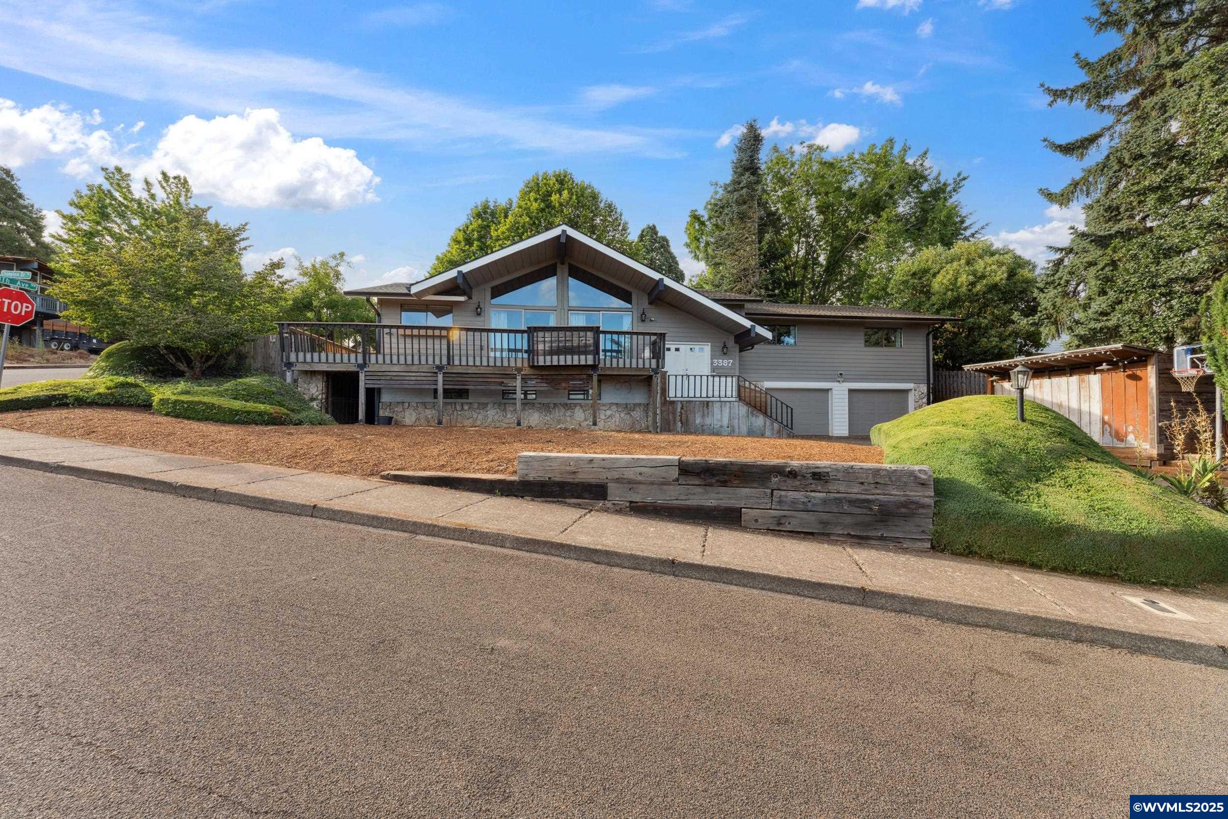 3387 Champlain Ct