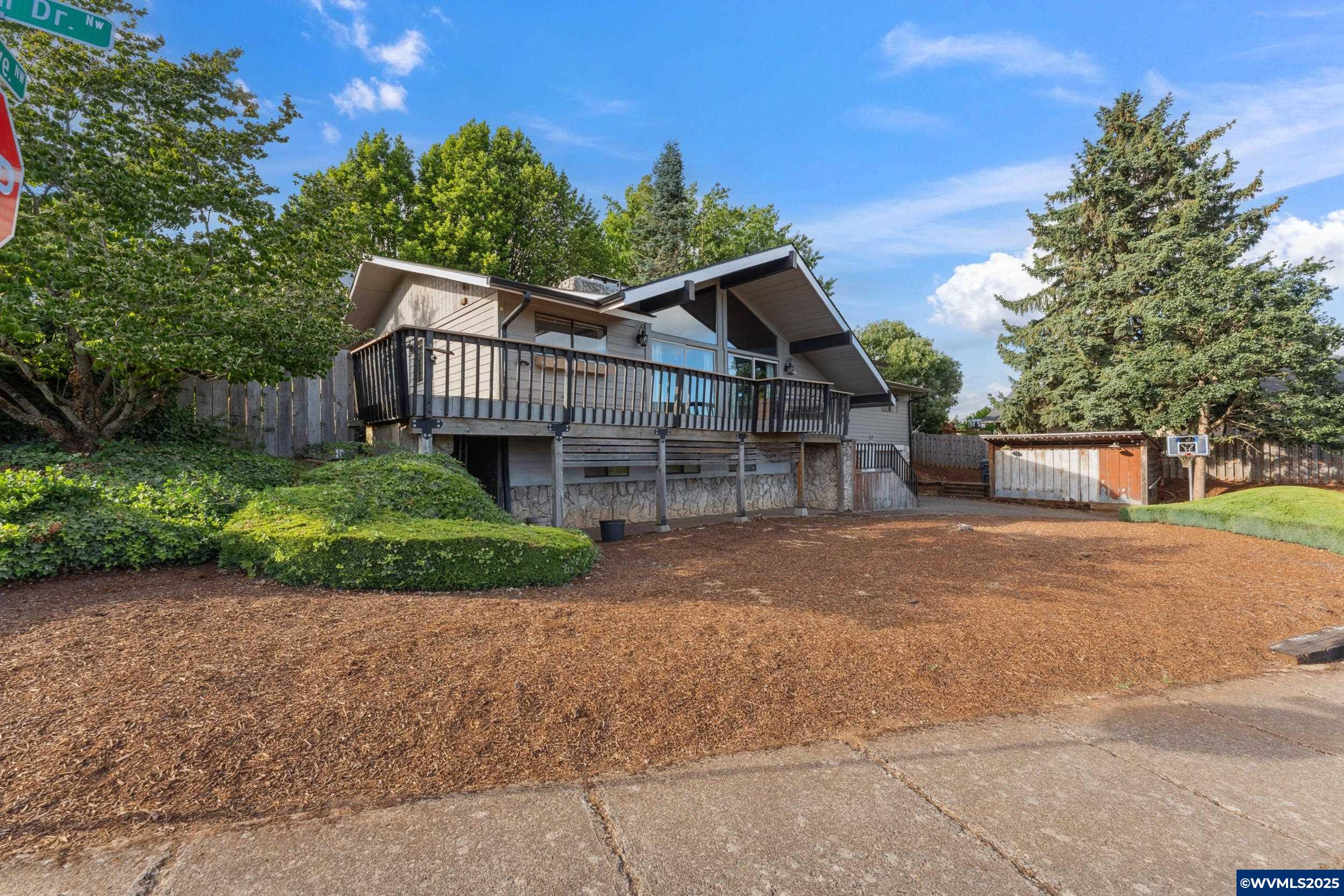 3387 Champlain Ct