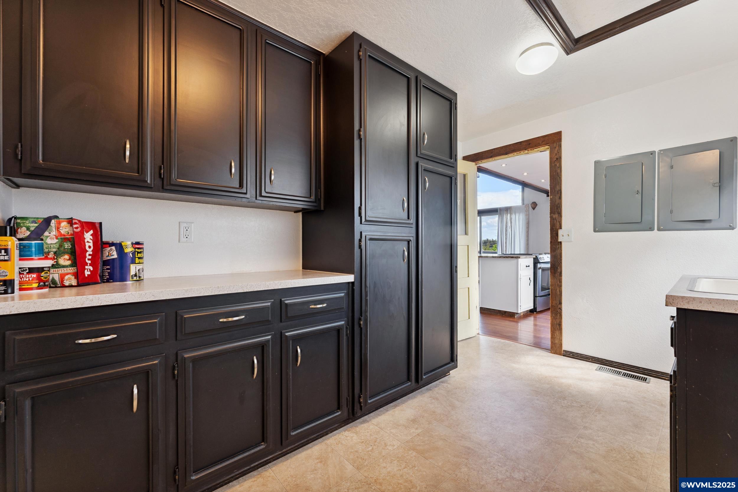 3387 Champlain Ct