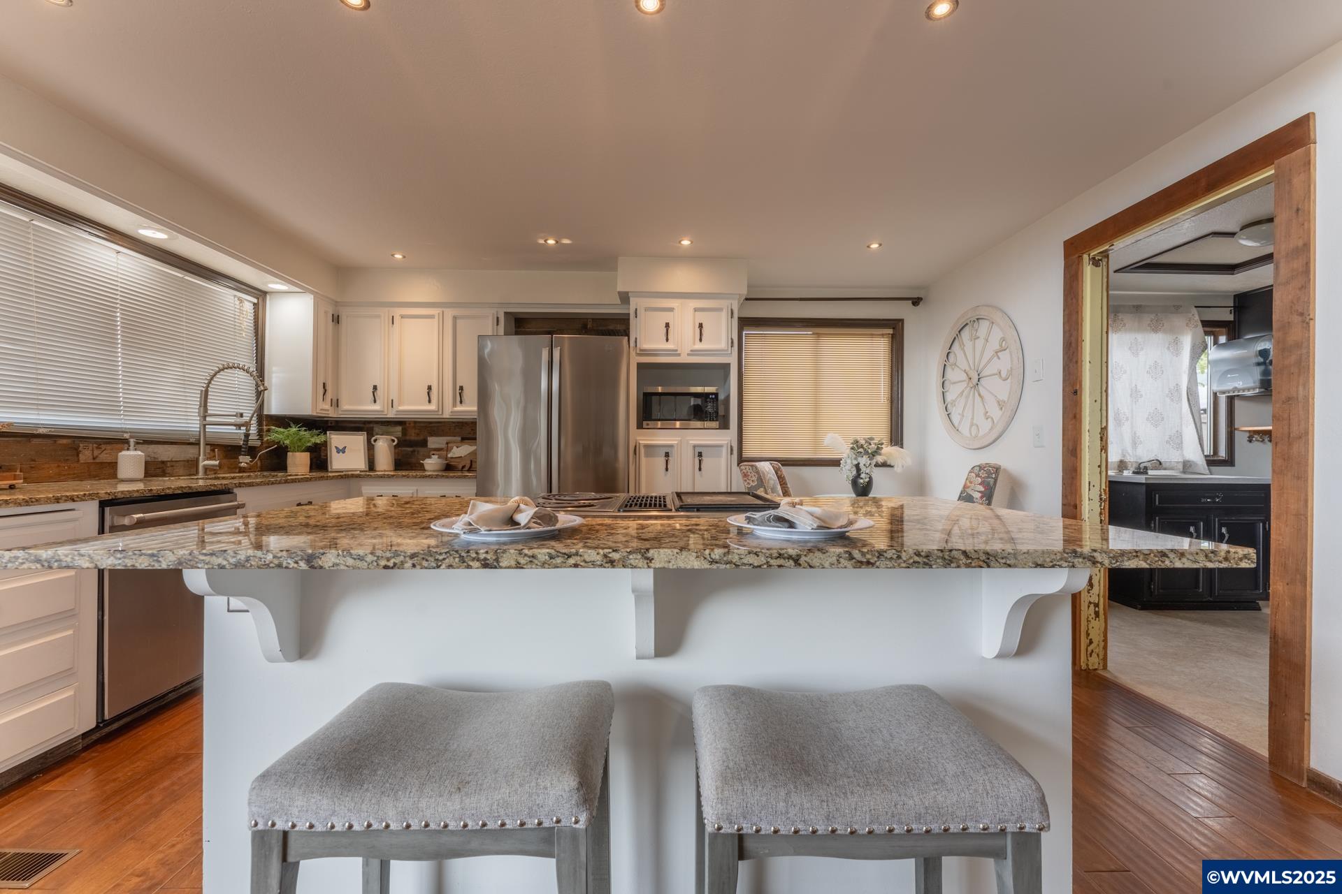 3387 Champlain Ct