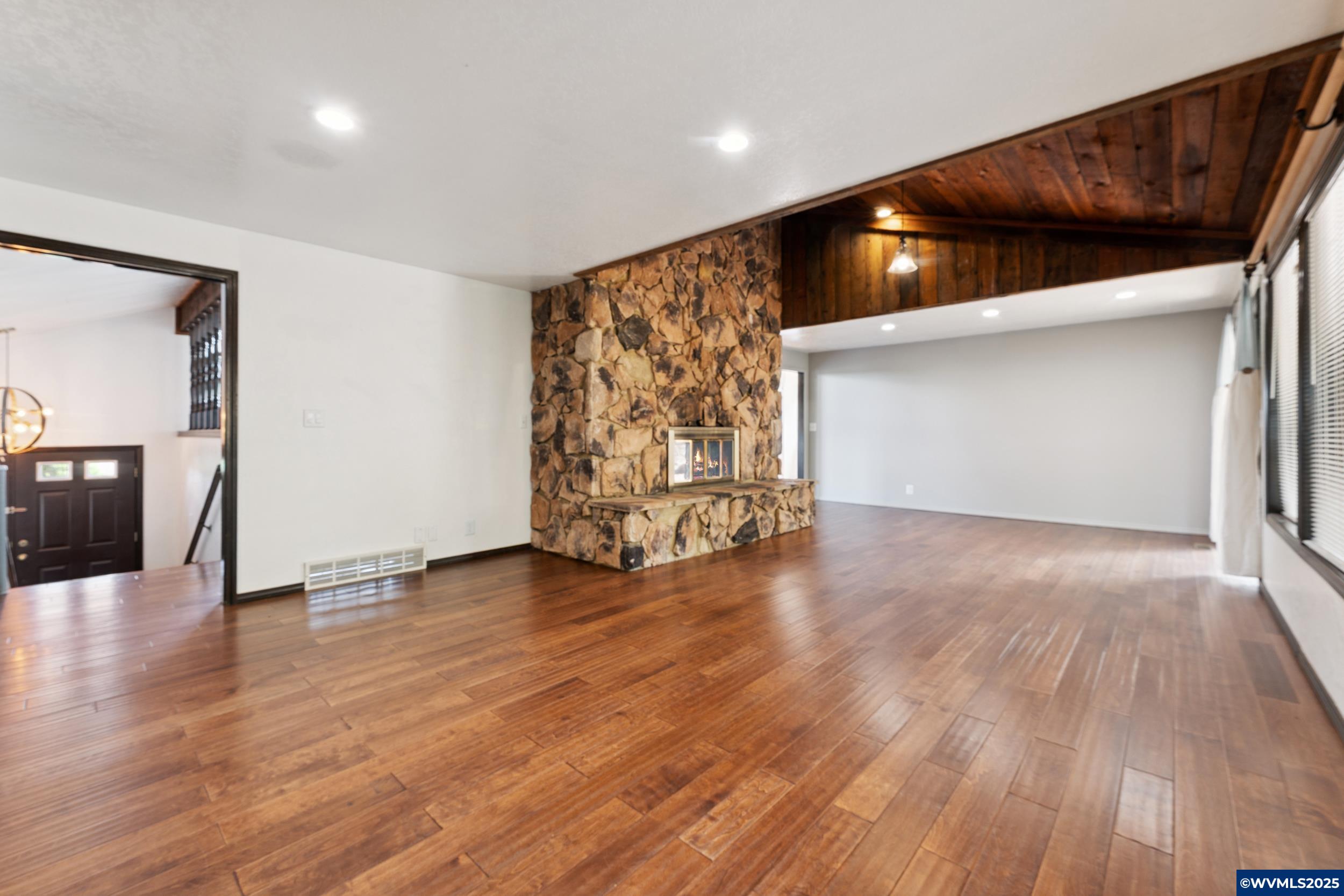 3387 Champlain Ct