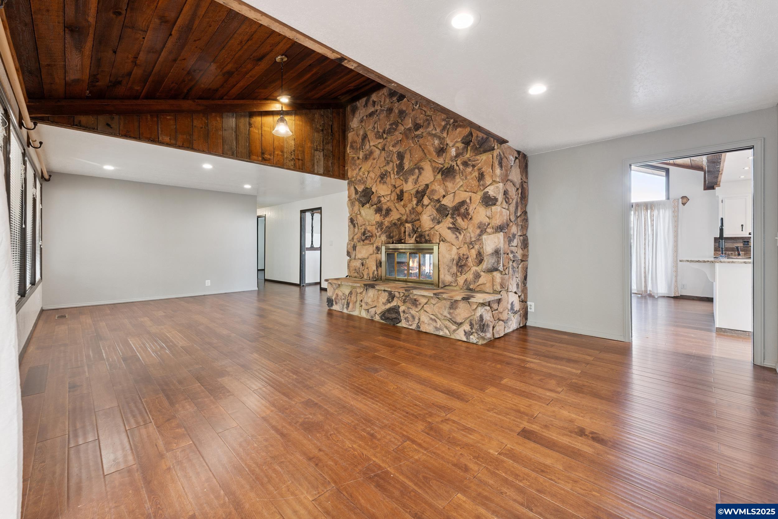 3387 Champlain Ct