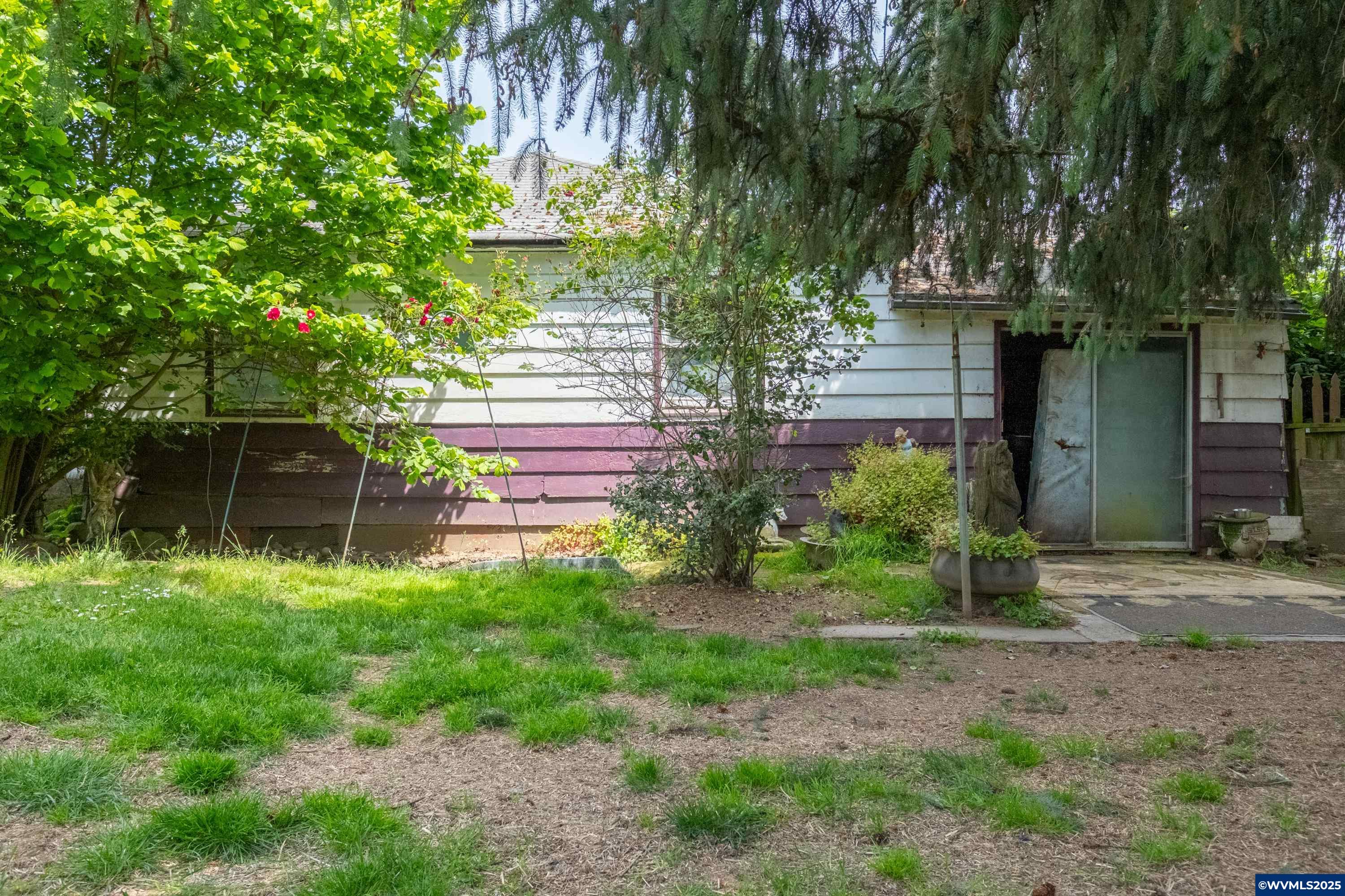 275 Kenwood Av