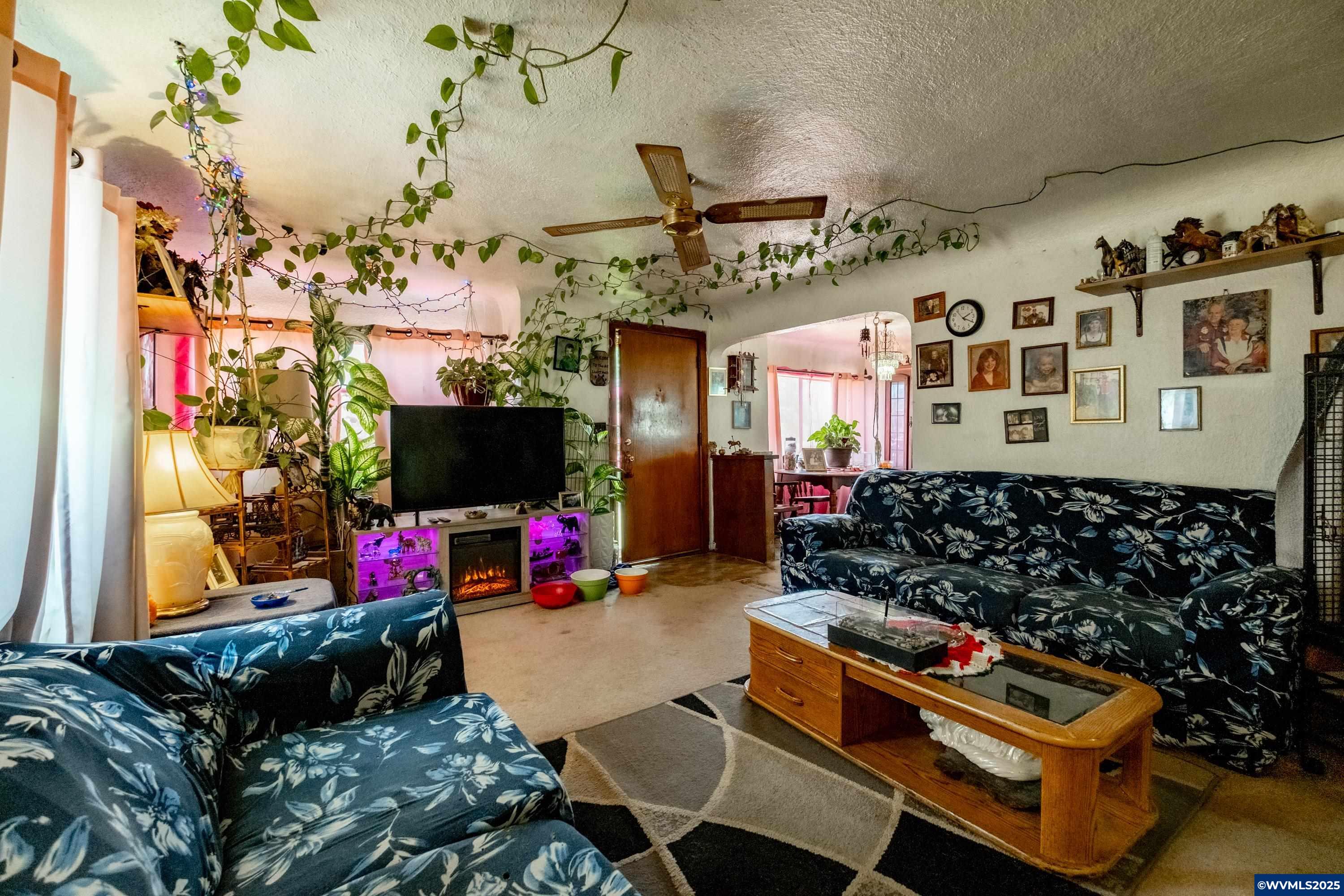 275 Kenwood Av