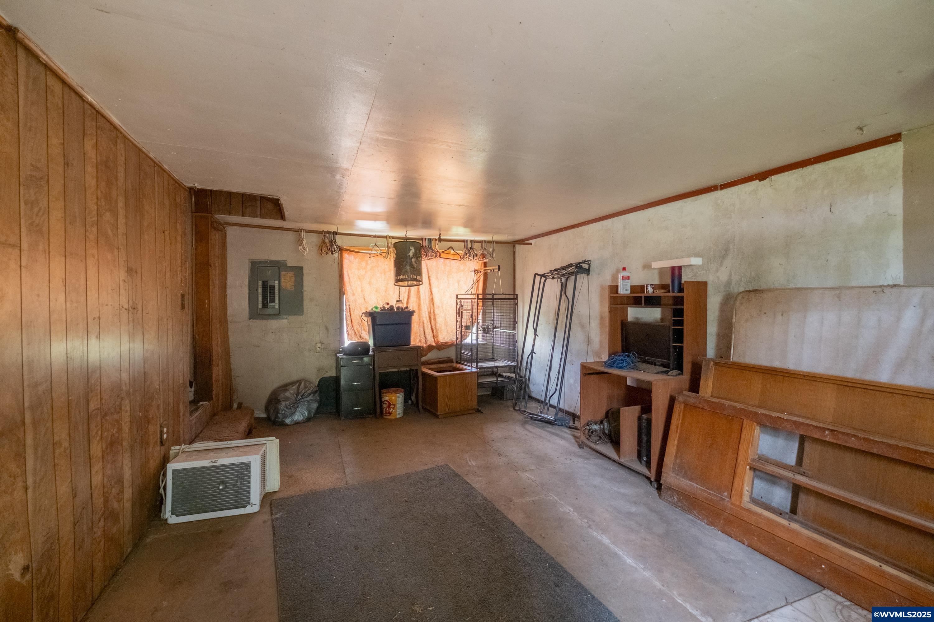 275 Kenwood Av