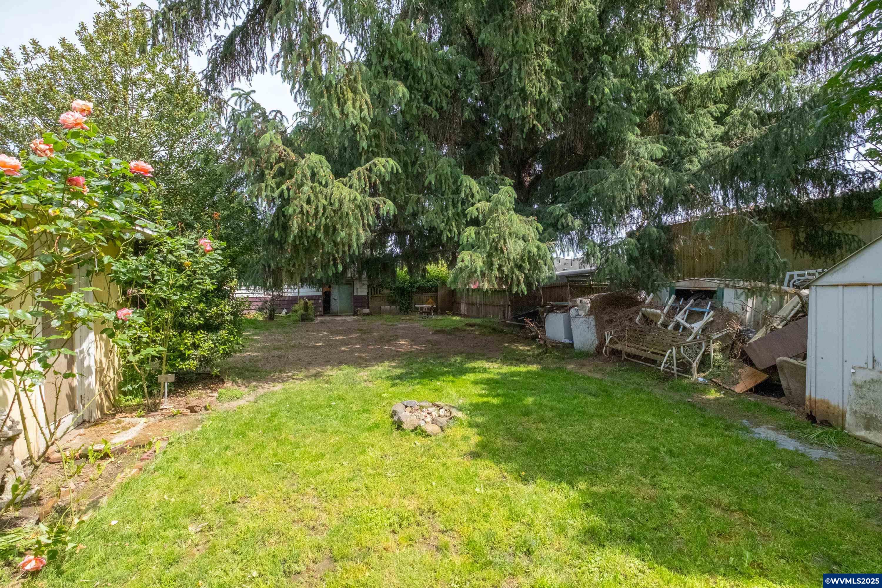 275 Kenwood Av
