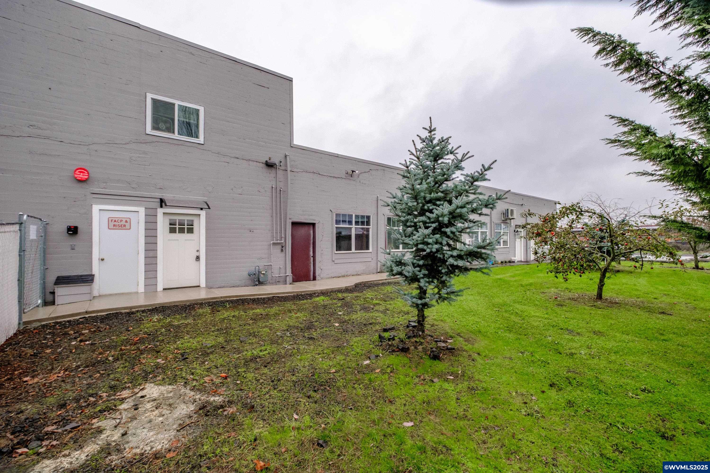 1127-1195 6th Av