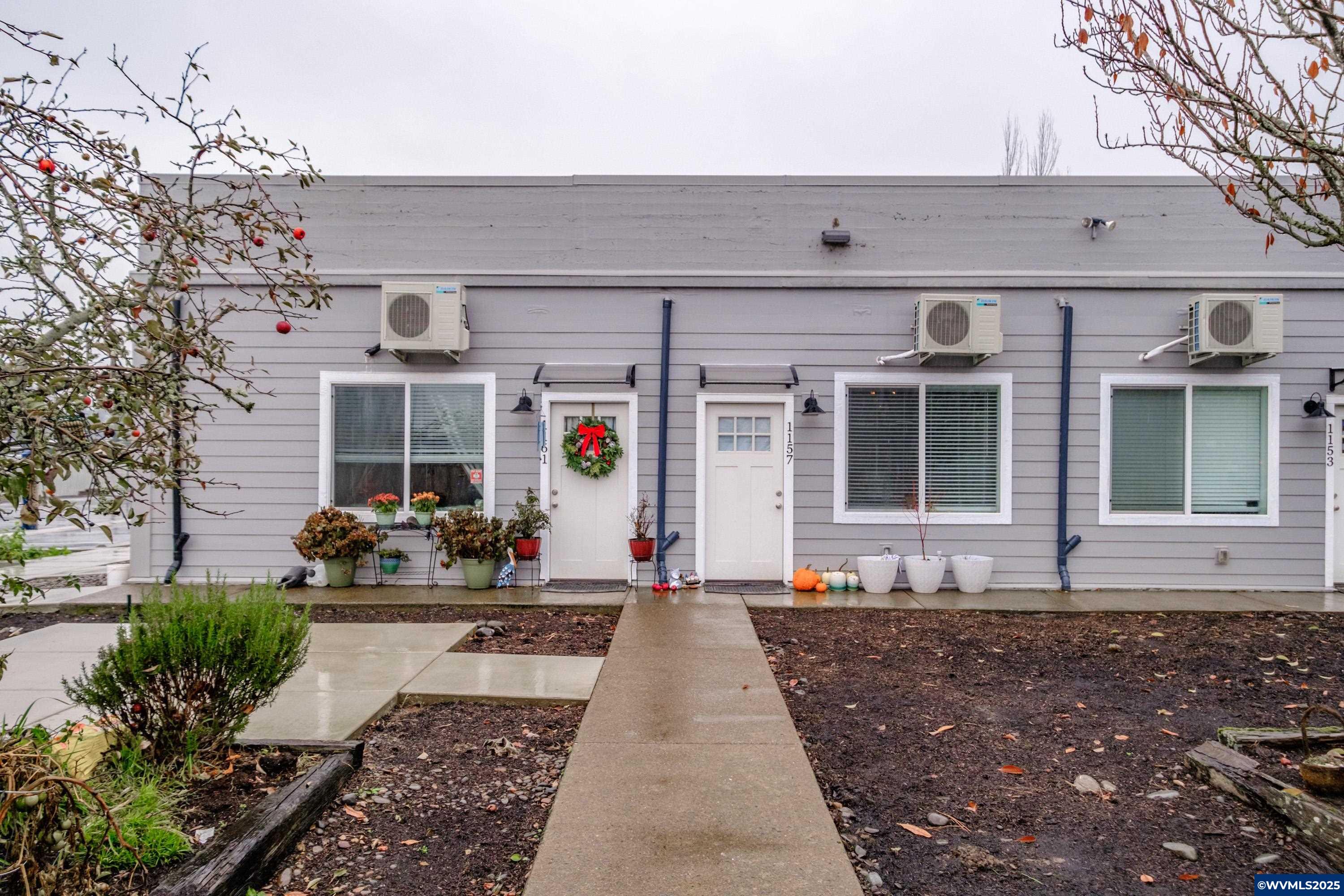 1127-1195 6th Av