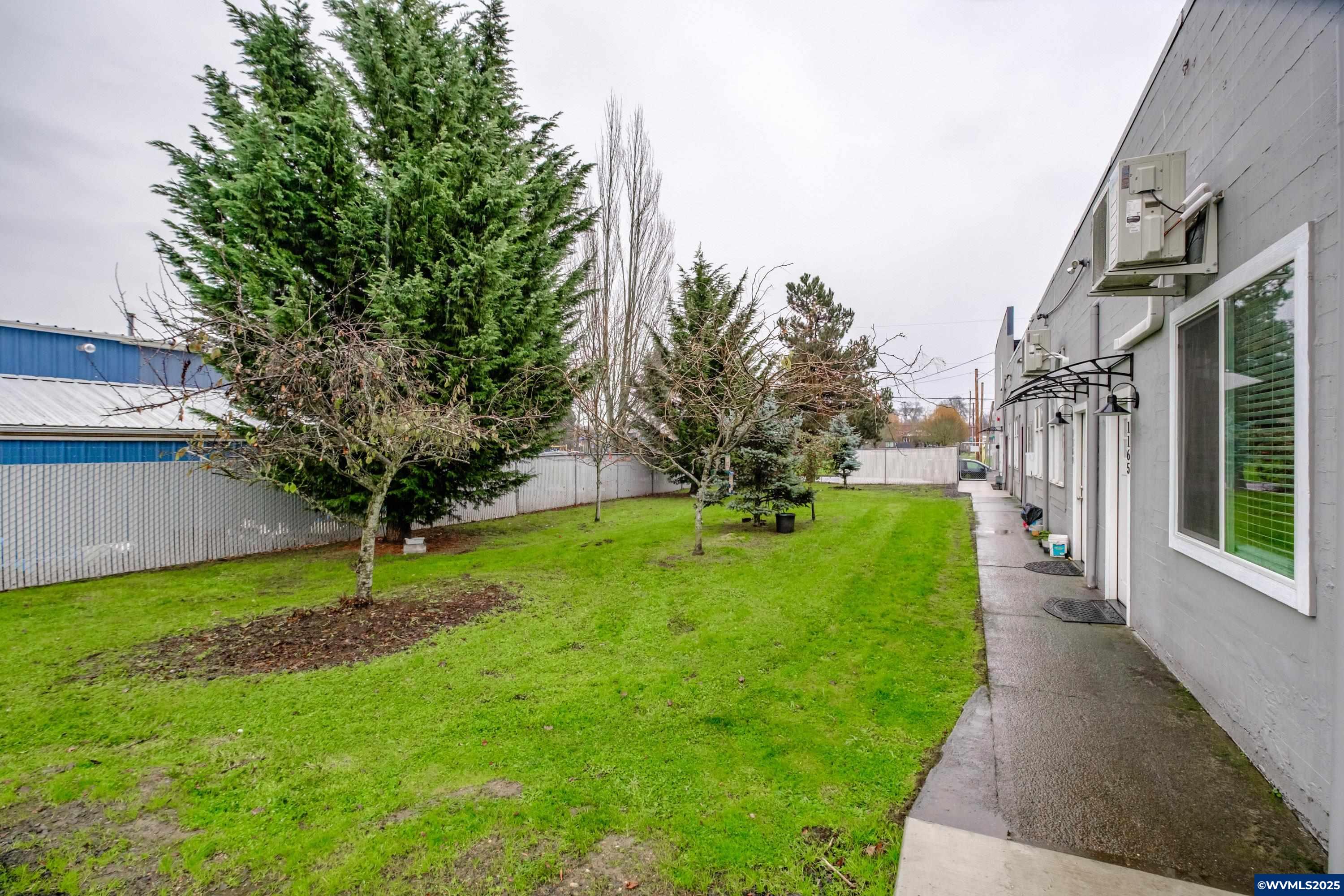 1127-1195 6th Av