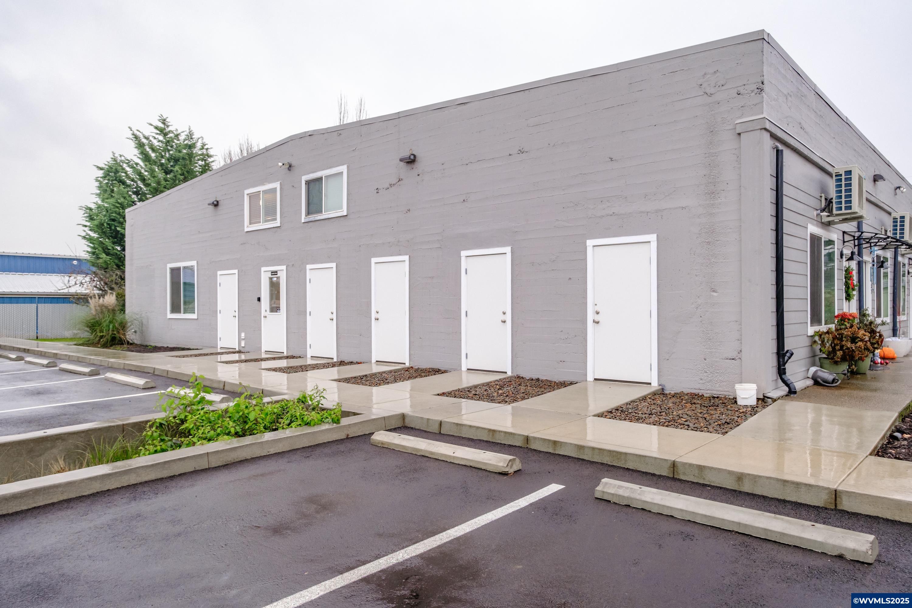 1127-1195 6th Av