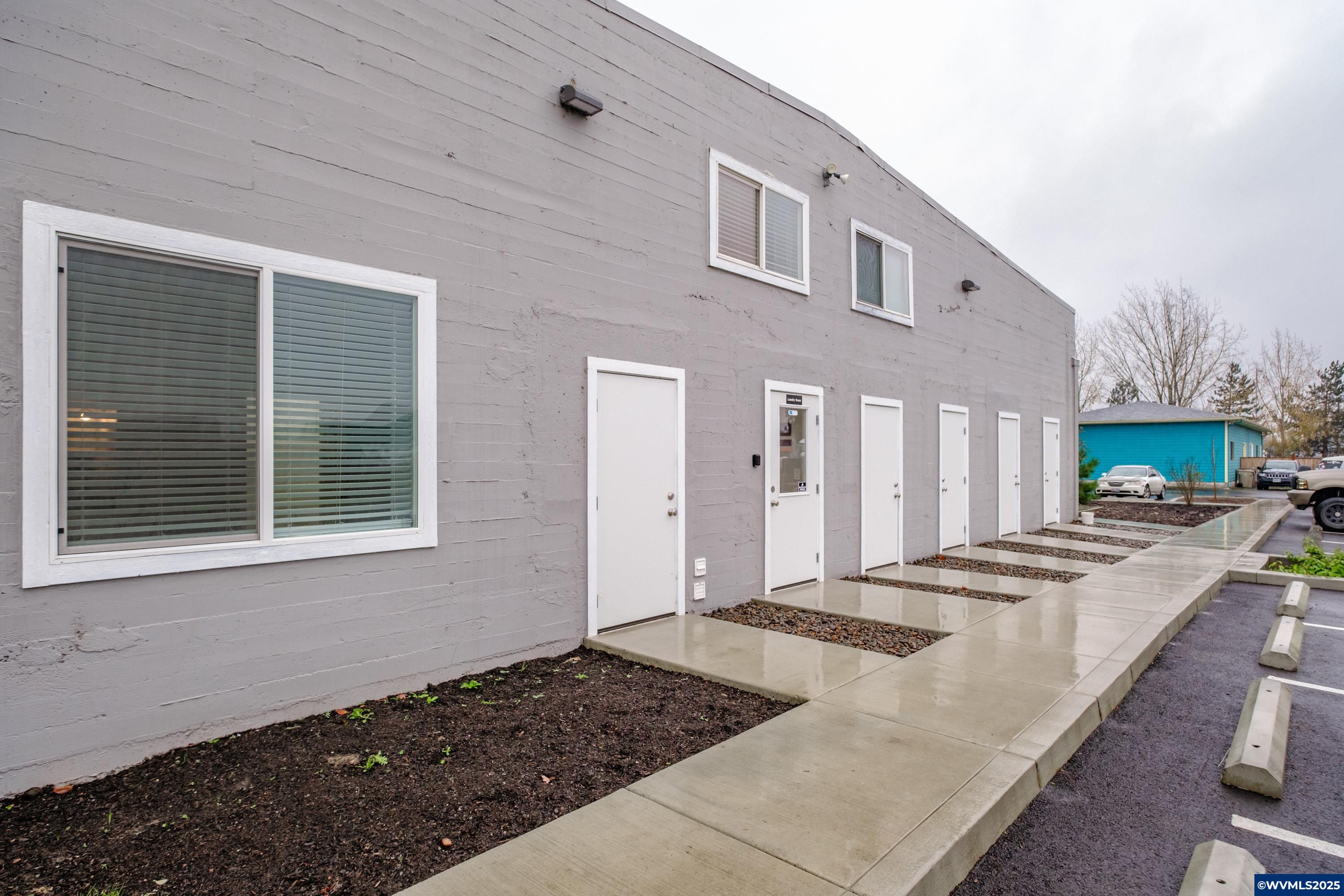 1127-1195 6th Av