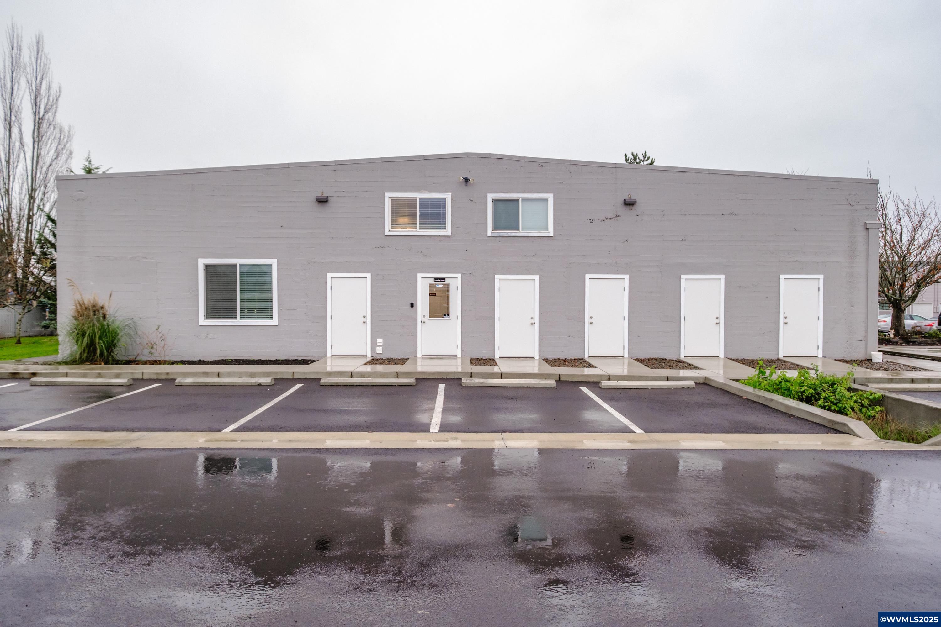 1127-1195 6th Av