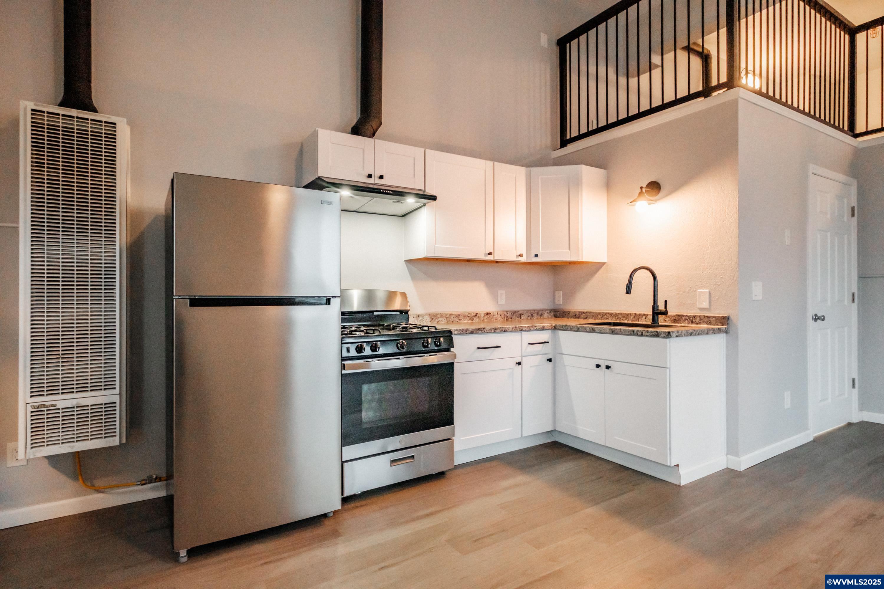 1127-1195 6th Av