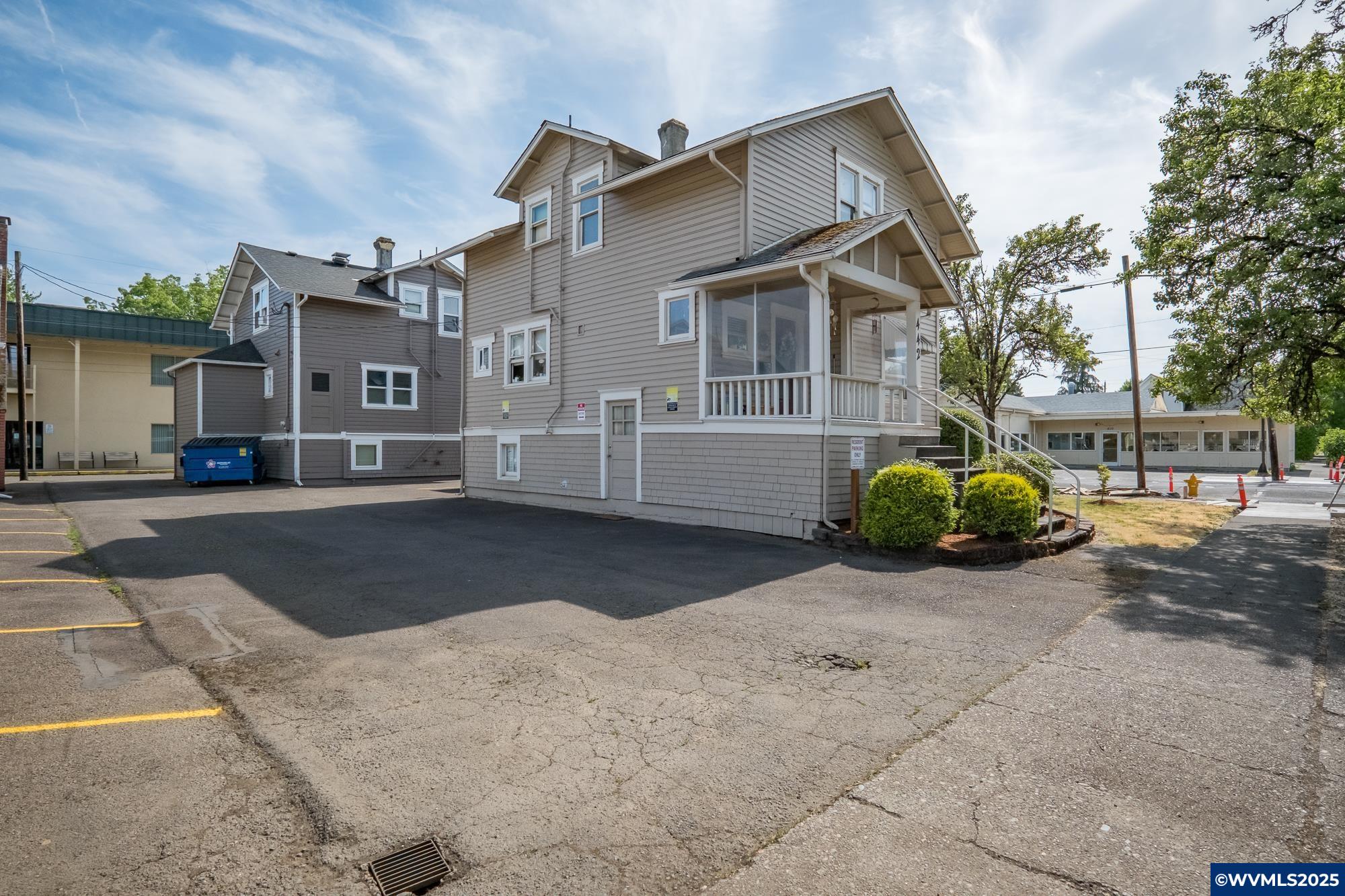 420 4th (-430 1/2) Av