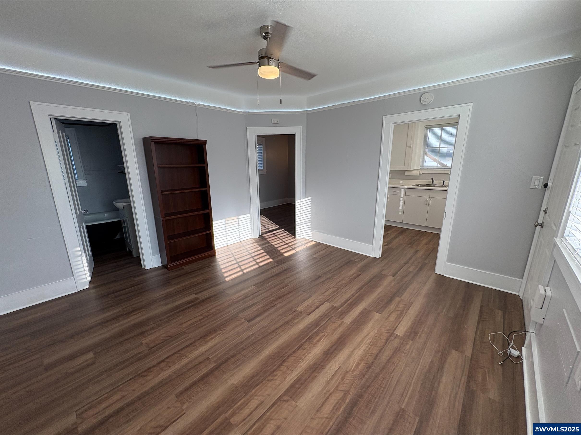 420 4th (-430 1/2) Av