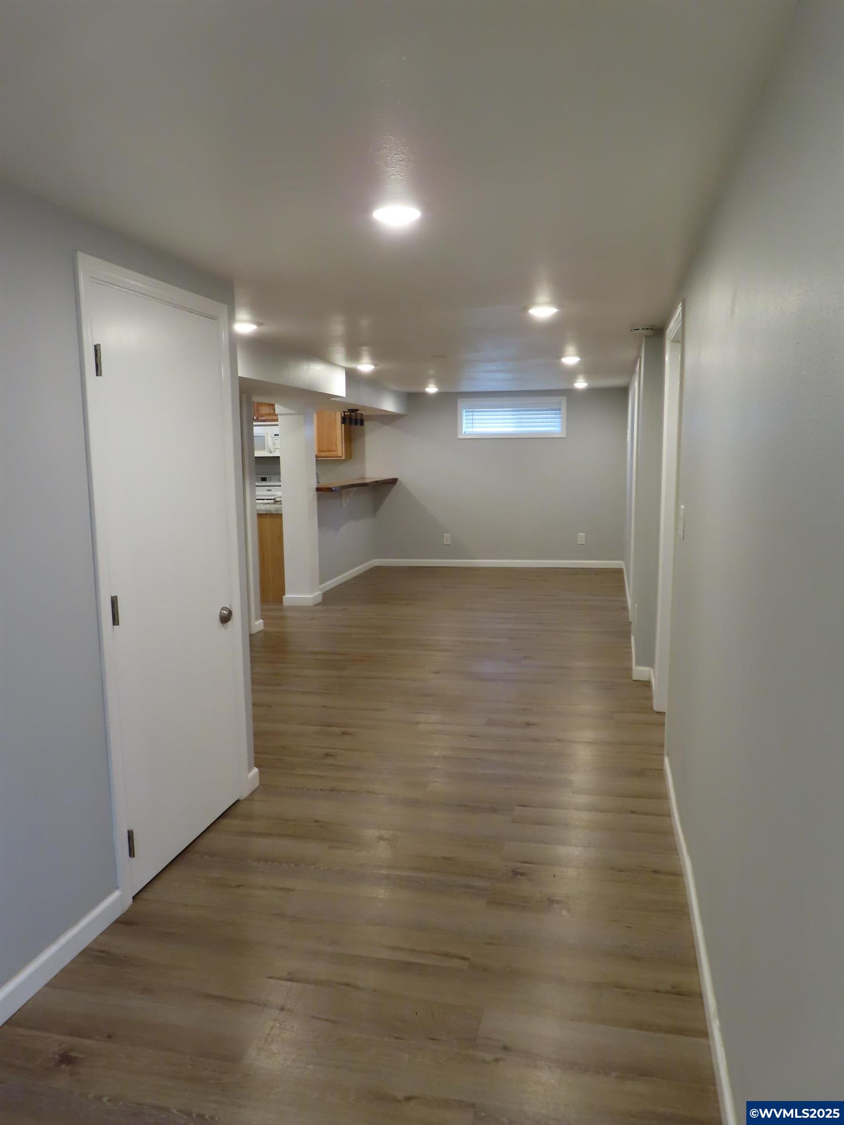 420 4th (-430 1/2) Av