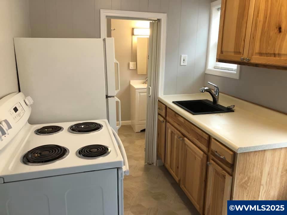 420 4th (-430 1/2) Av