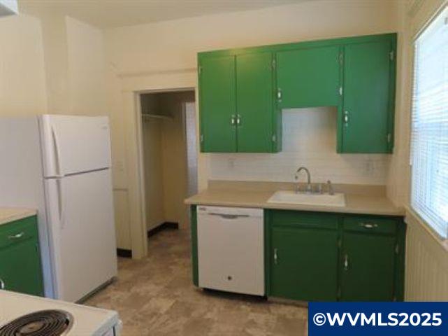 420 4th (-430 1/2) Av