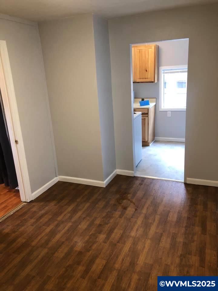 420 4th (-430 1/2) Av