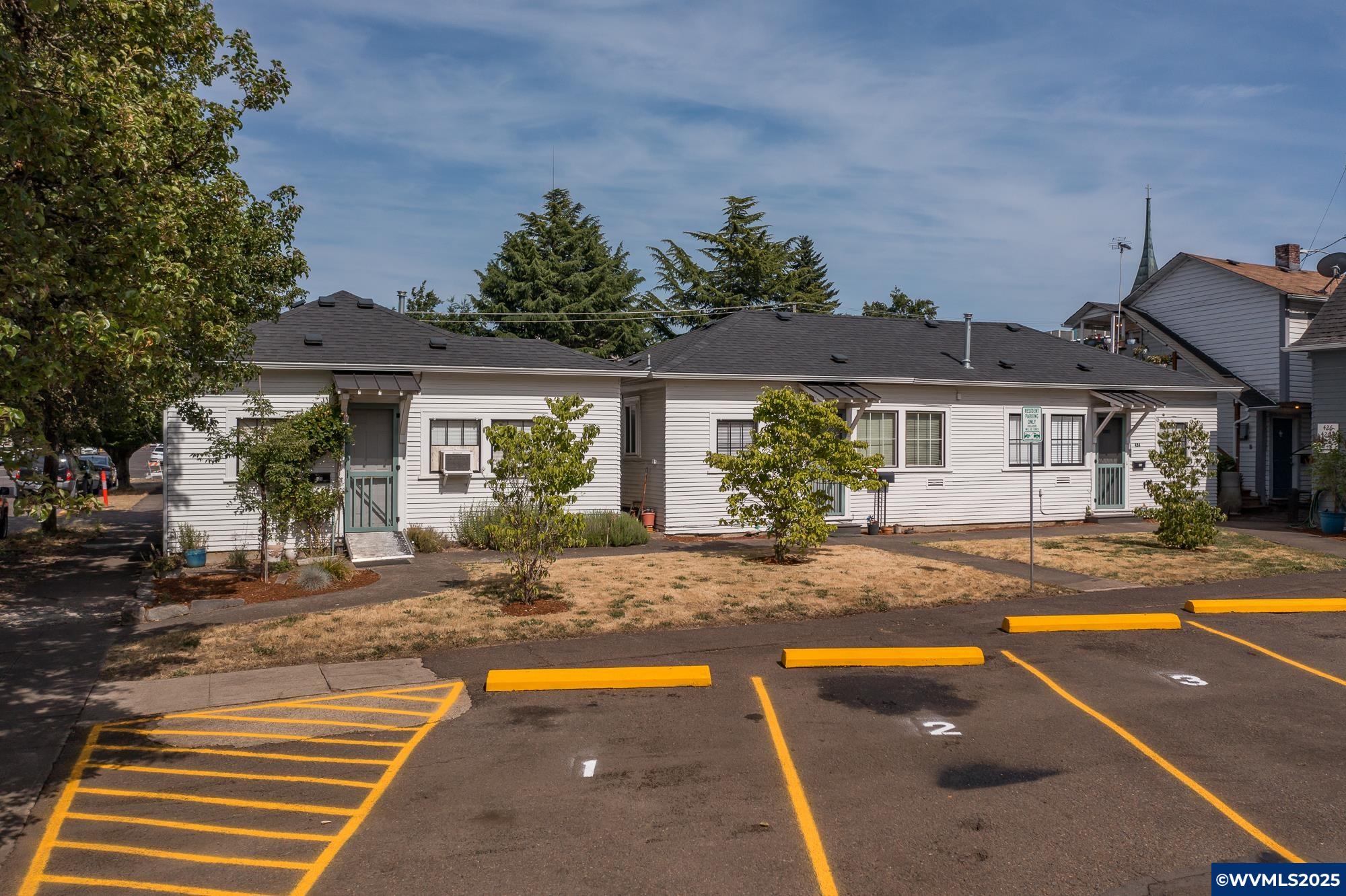 420 4th (-430 1/2) Av