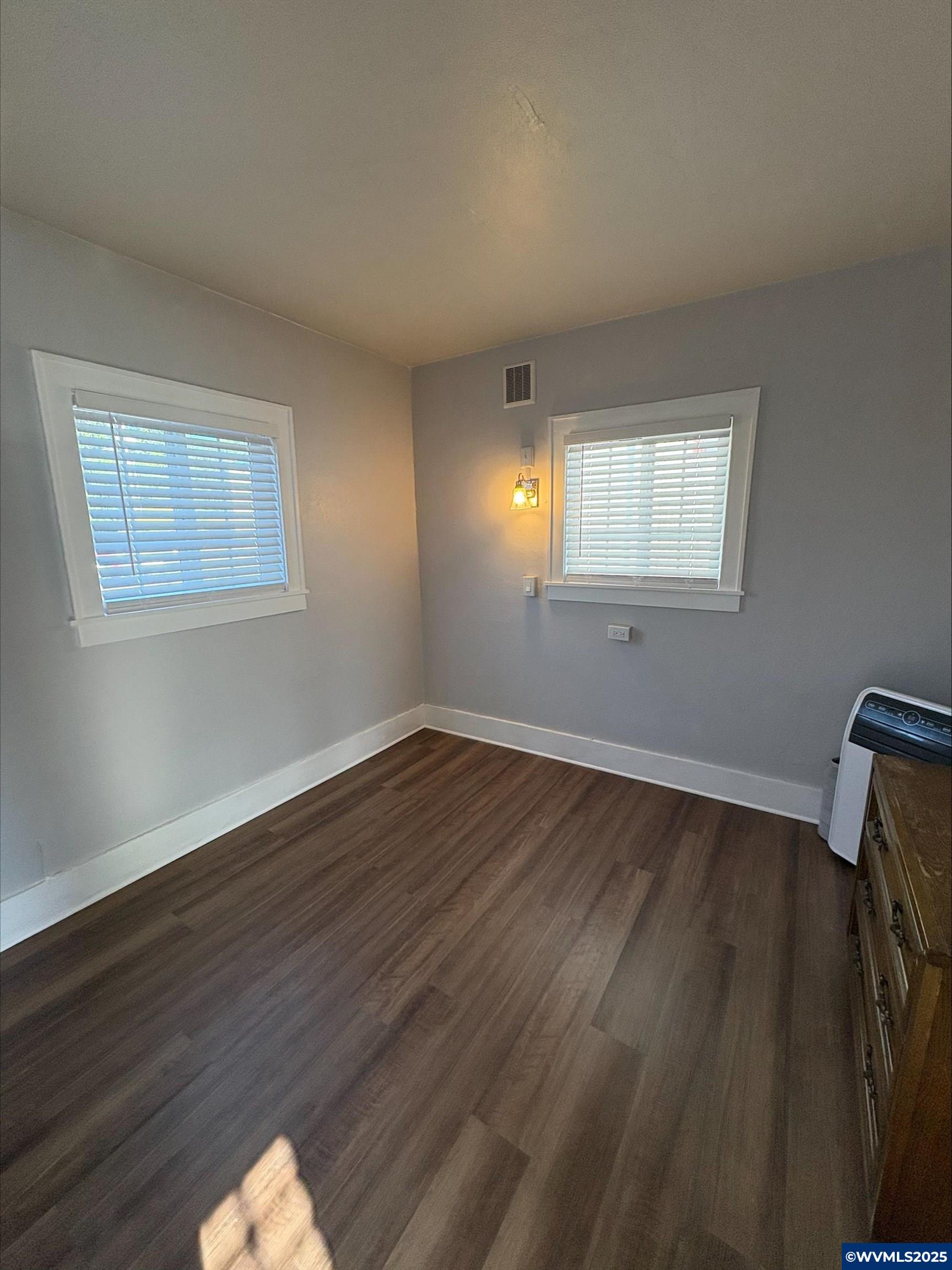 420 4th (-430 1/2) Av