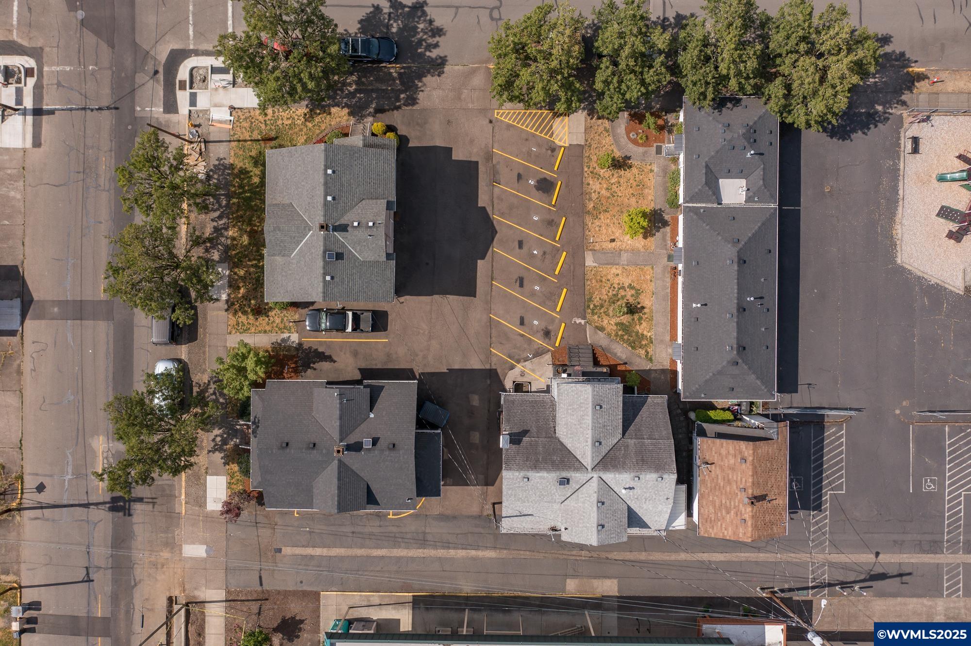 420 4th (-430 1/2) Av