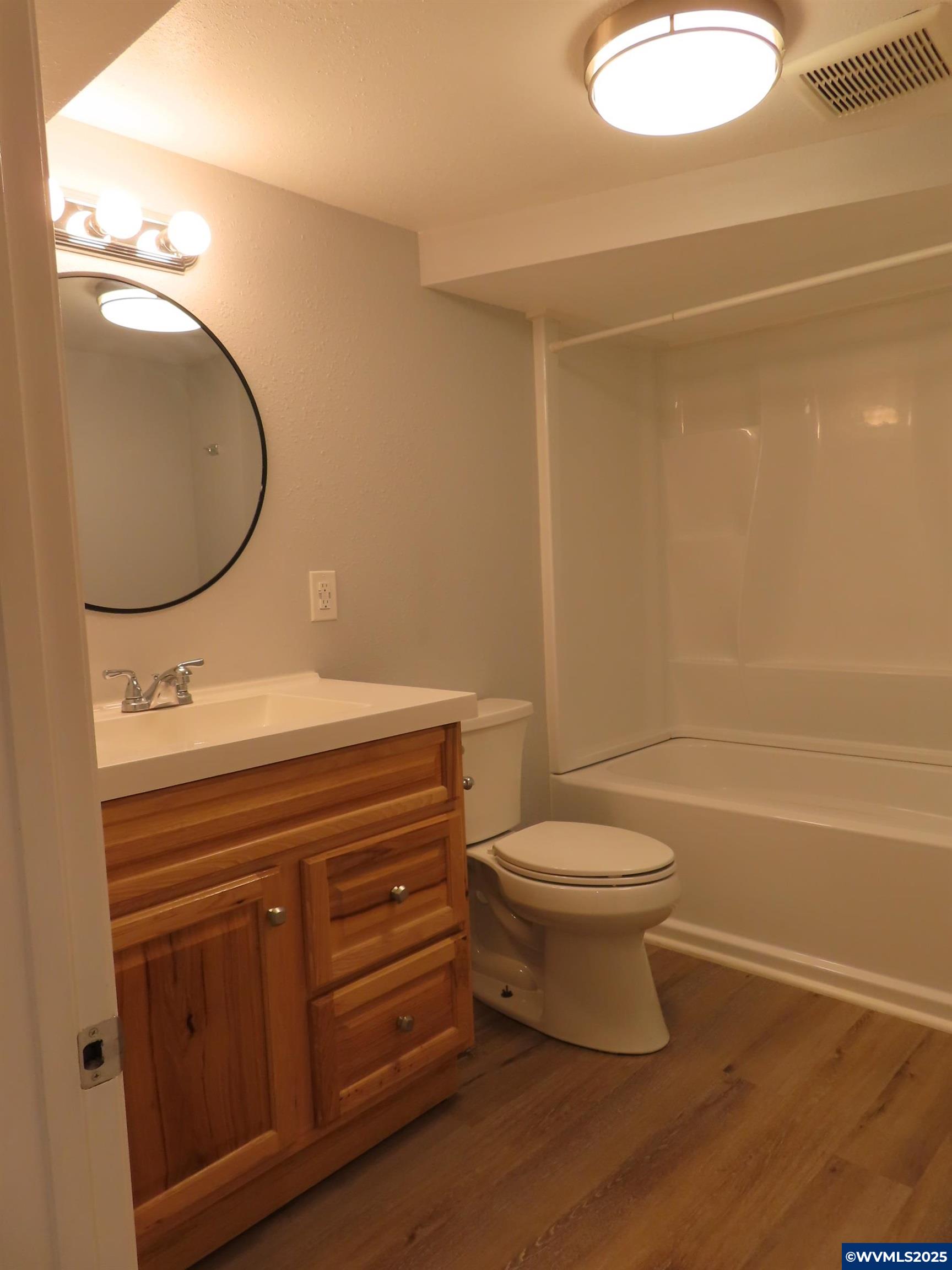 420 4th (-430 1/2) Av