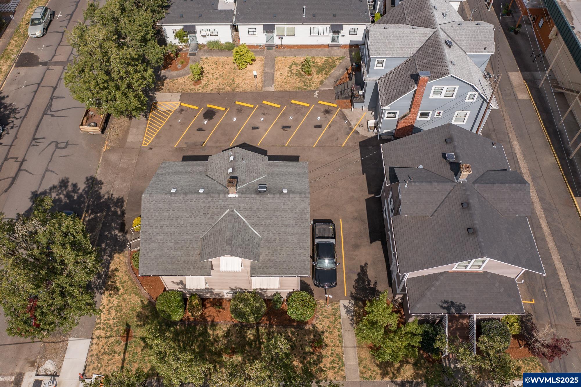 420 4th (-430 1/2) Av