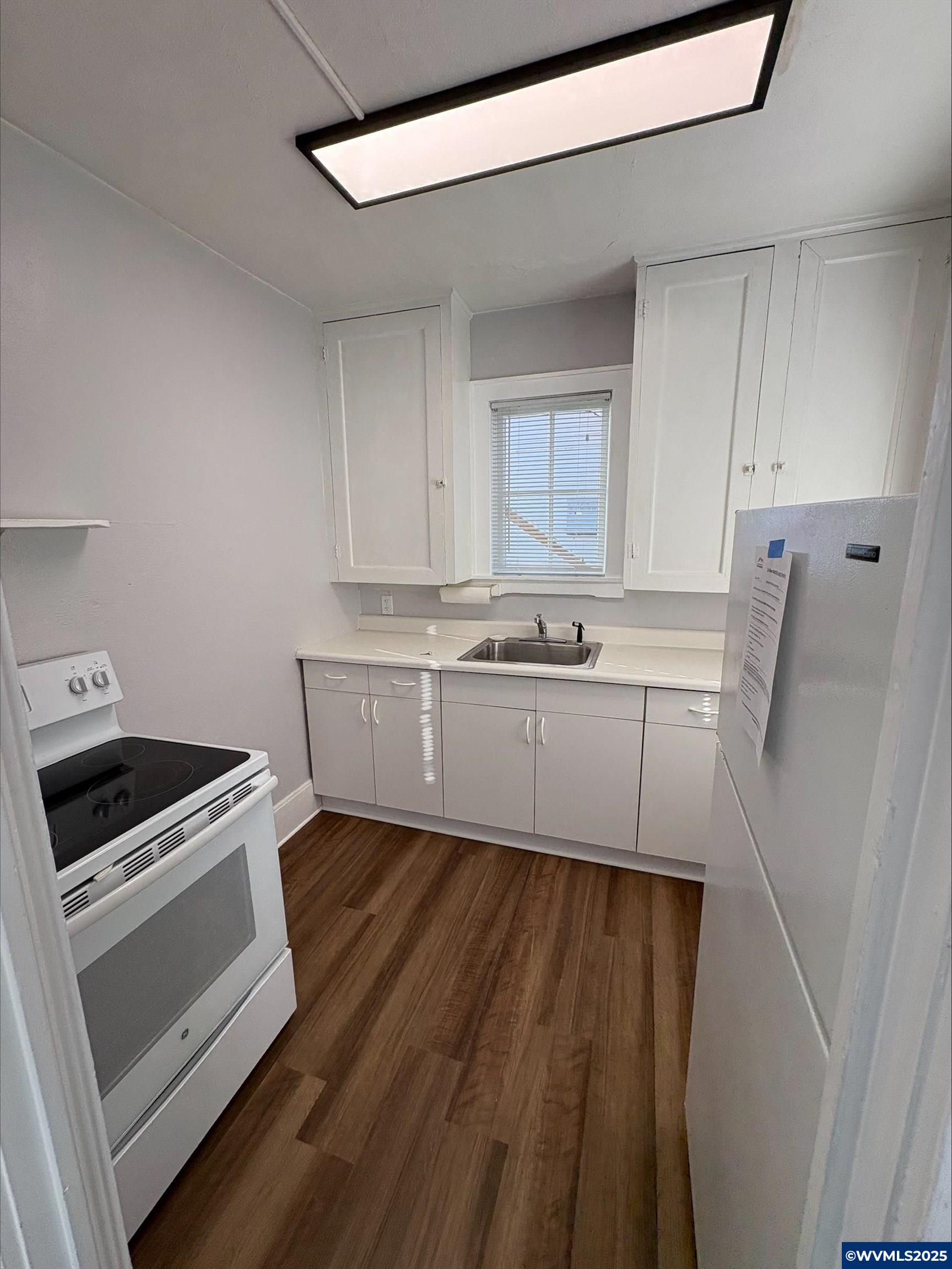 420 4th (-430 1/2) Av