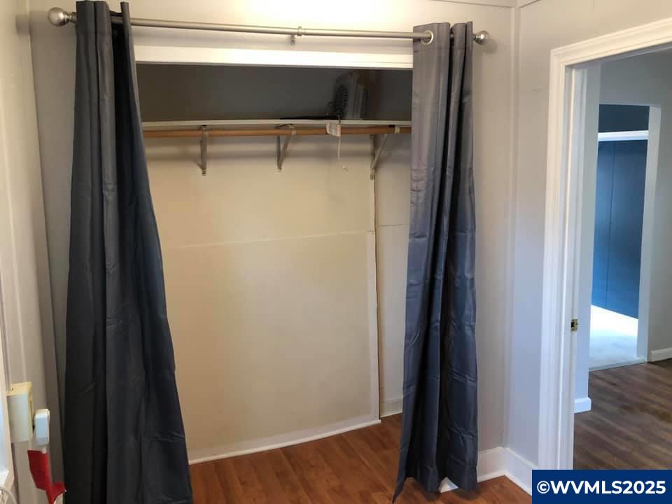 420 4th (-430 1/2) Av