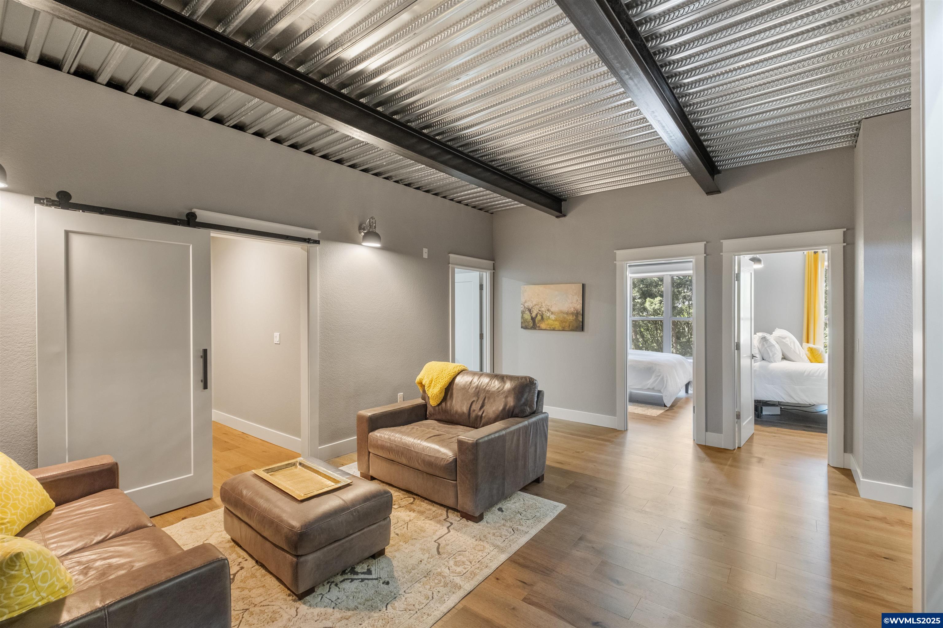 4005 Cloudview Dr