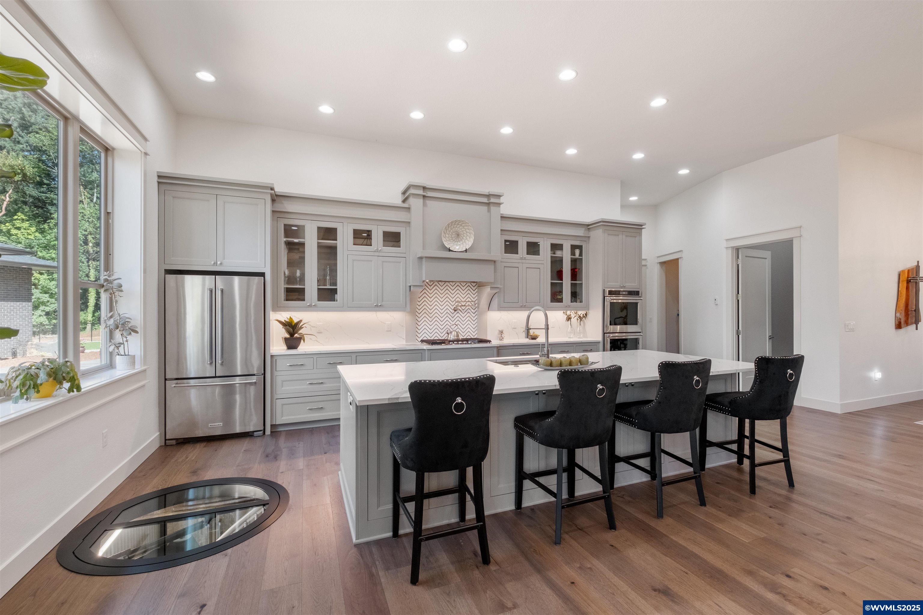 4005 Cloudview Dr