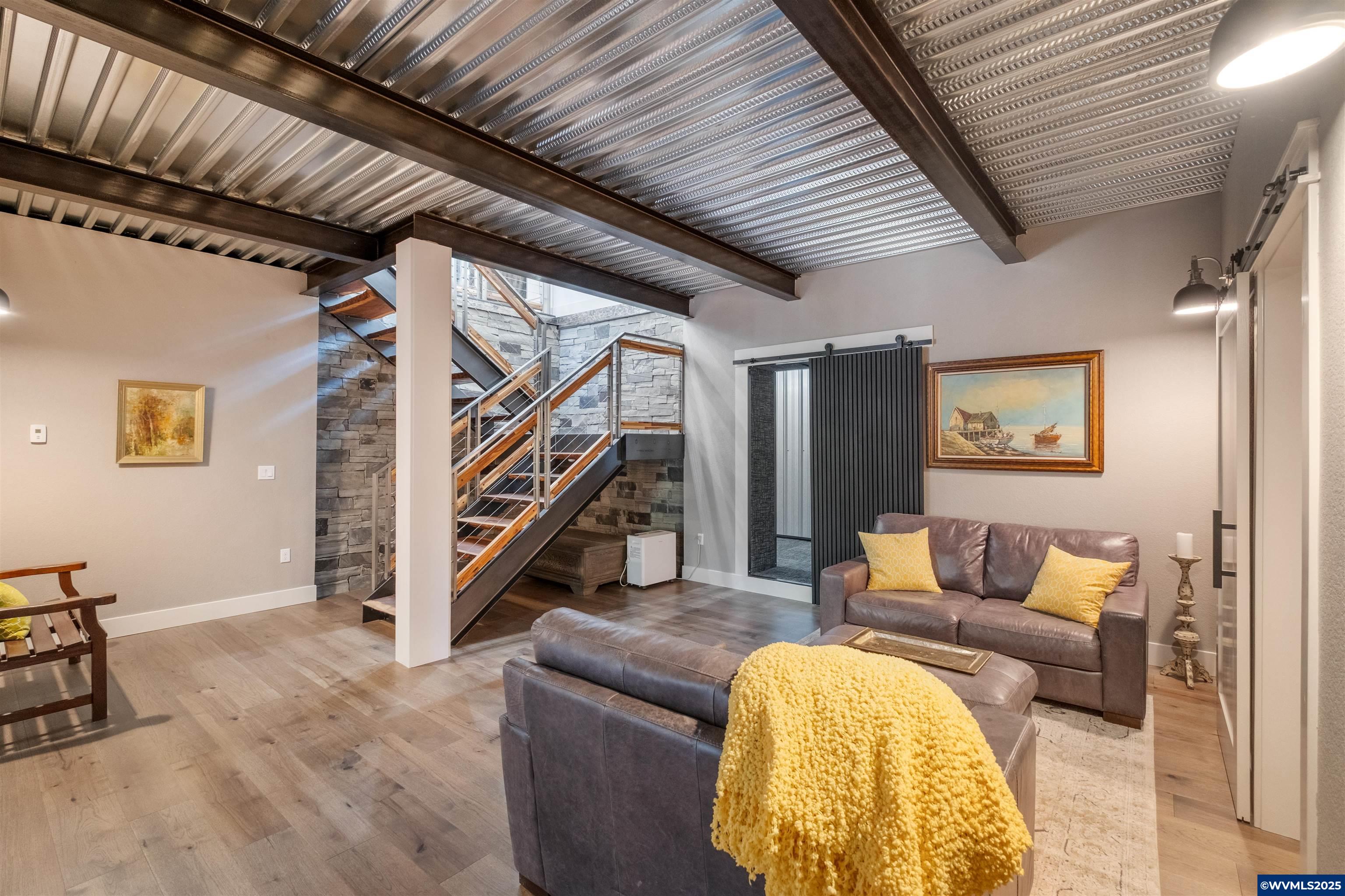 4005 Cloudview Dr