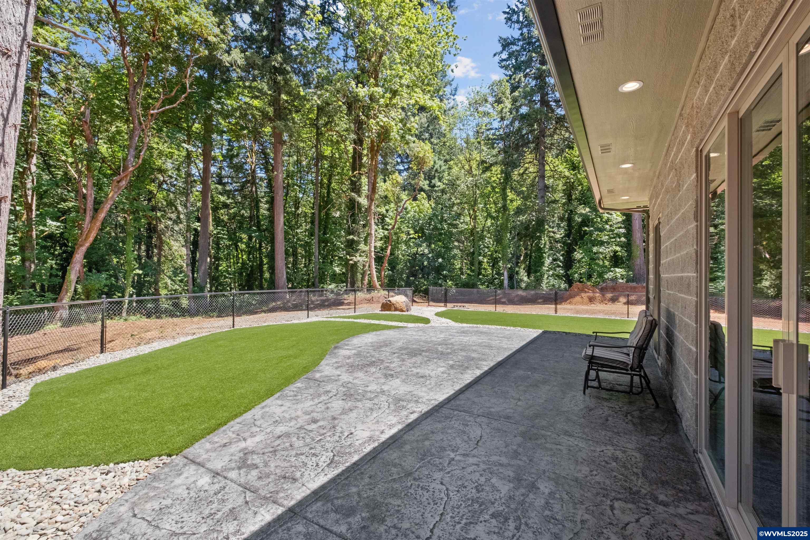 4005 Cloudview Dr
