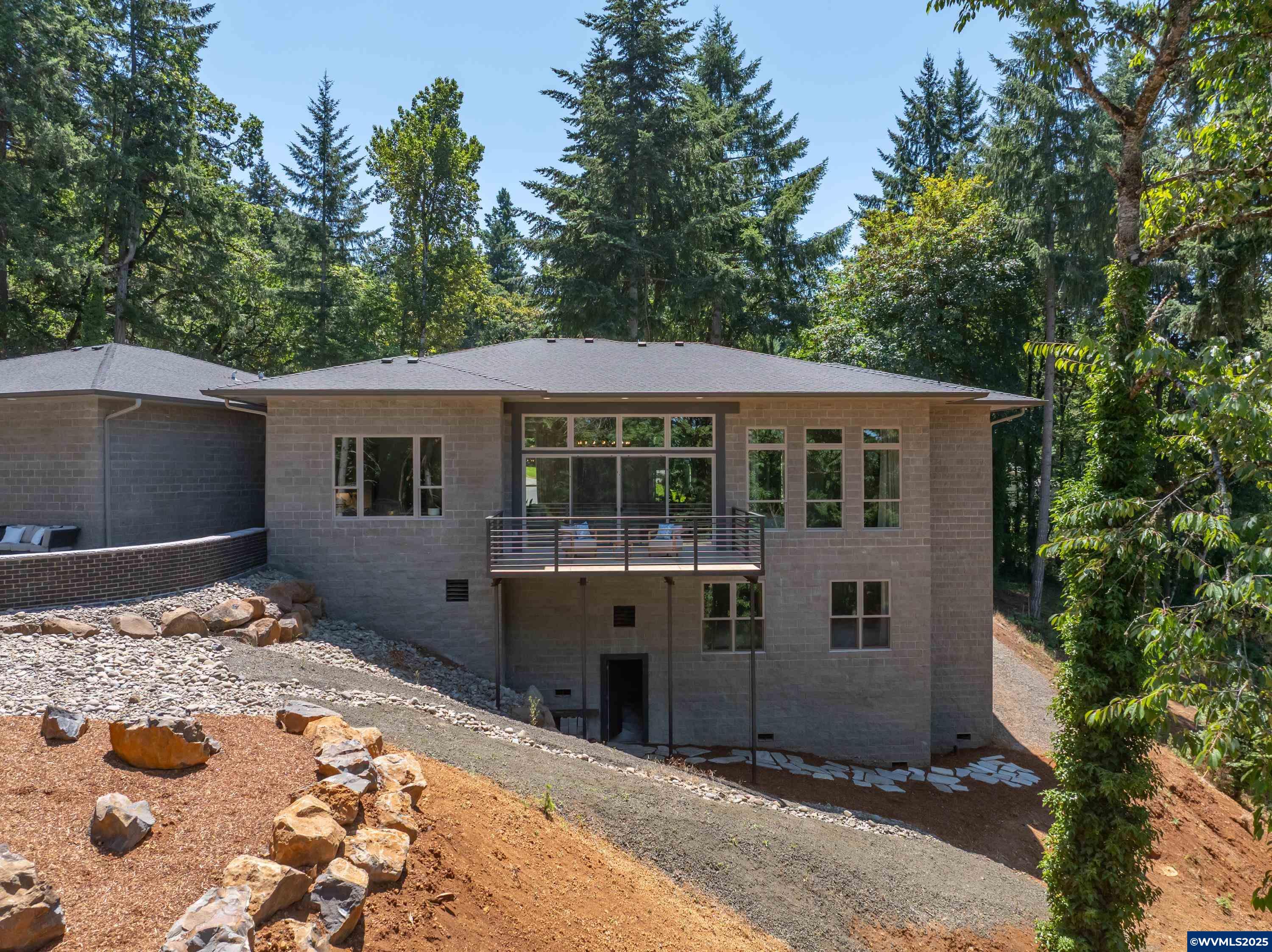 4005 Cloudview Dr
