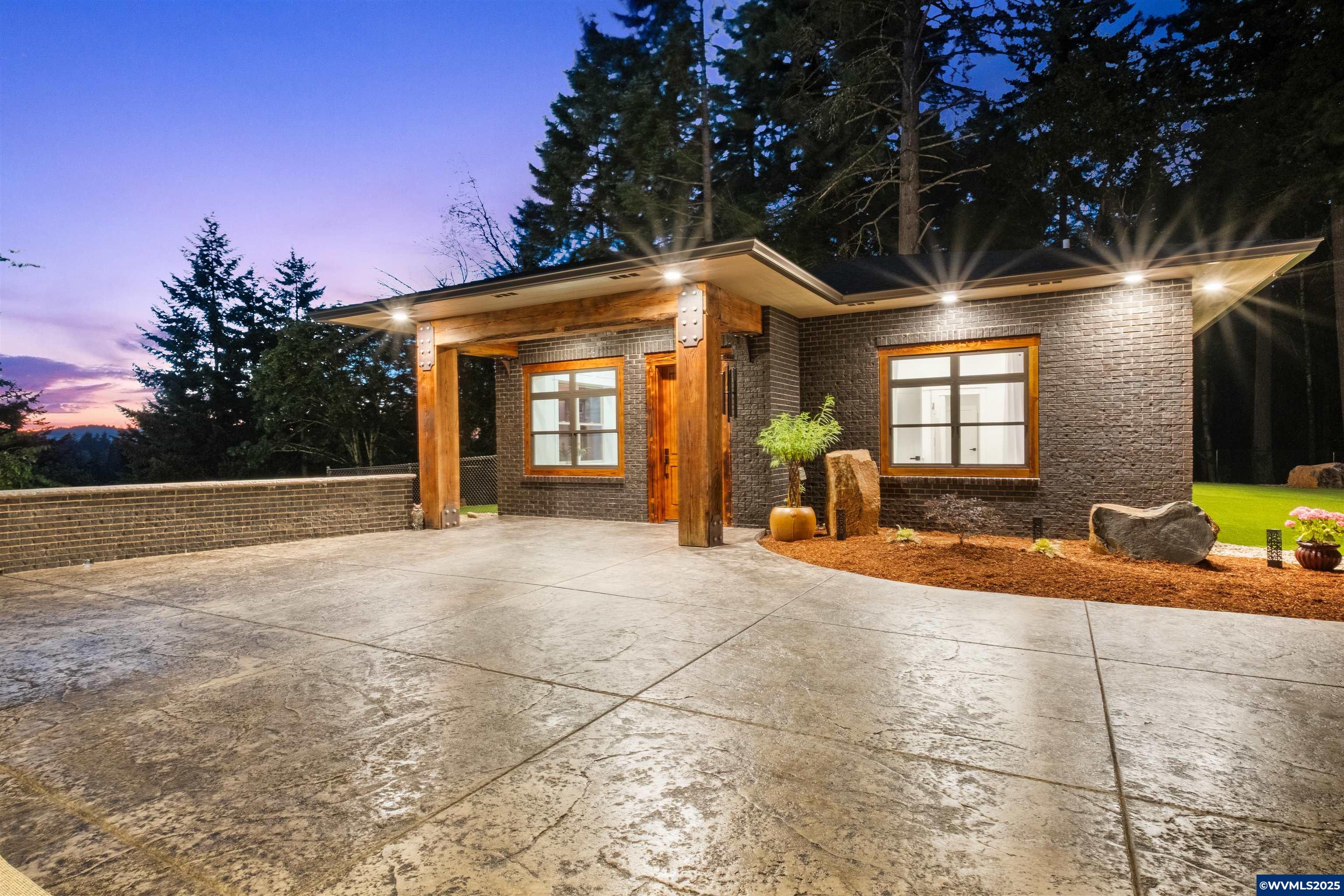 4005 Cloudview Dr