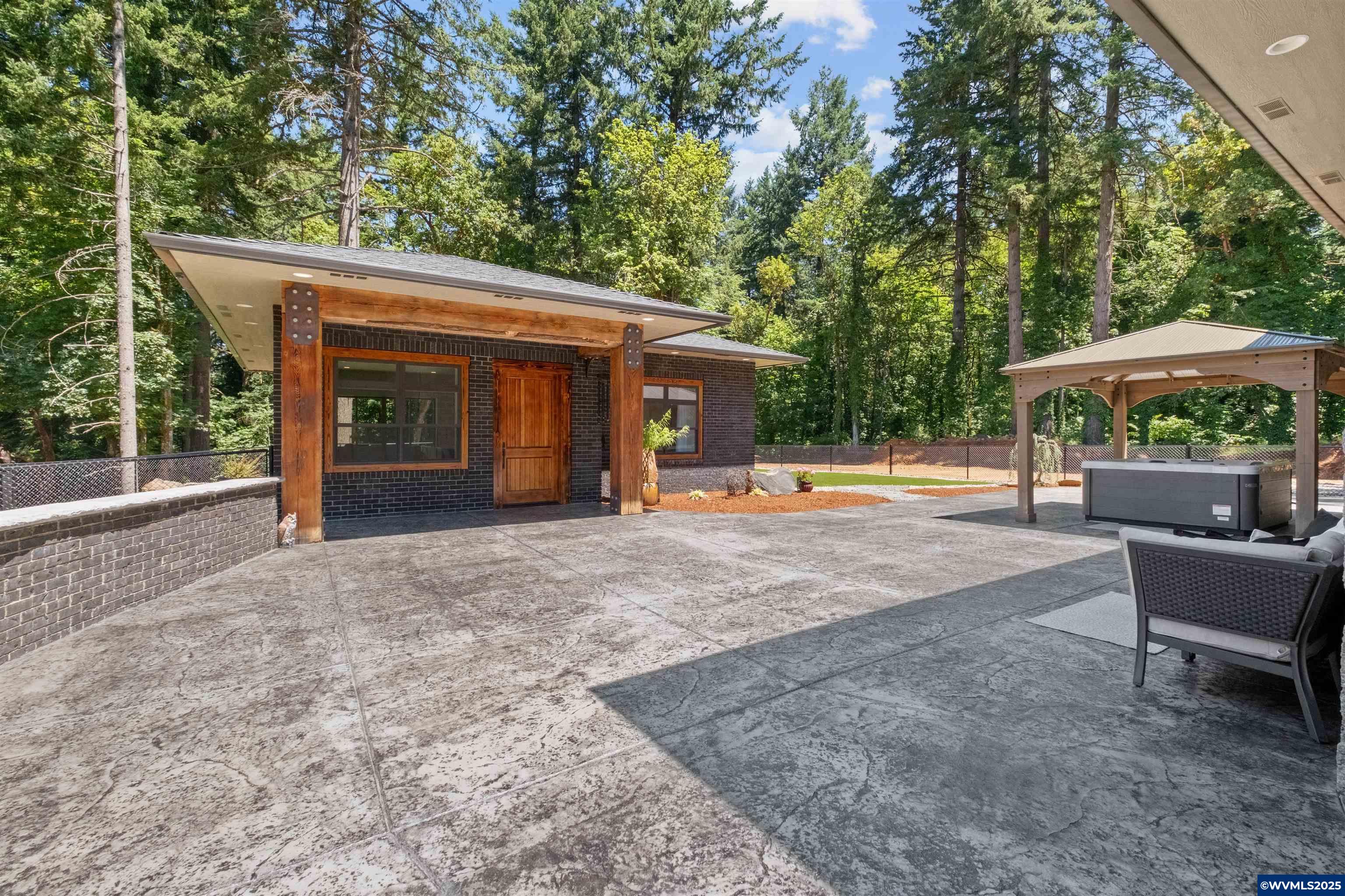 4005 Cloudview Dr