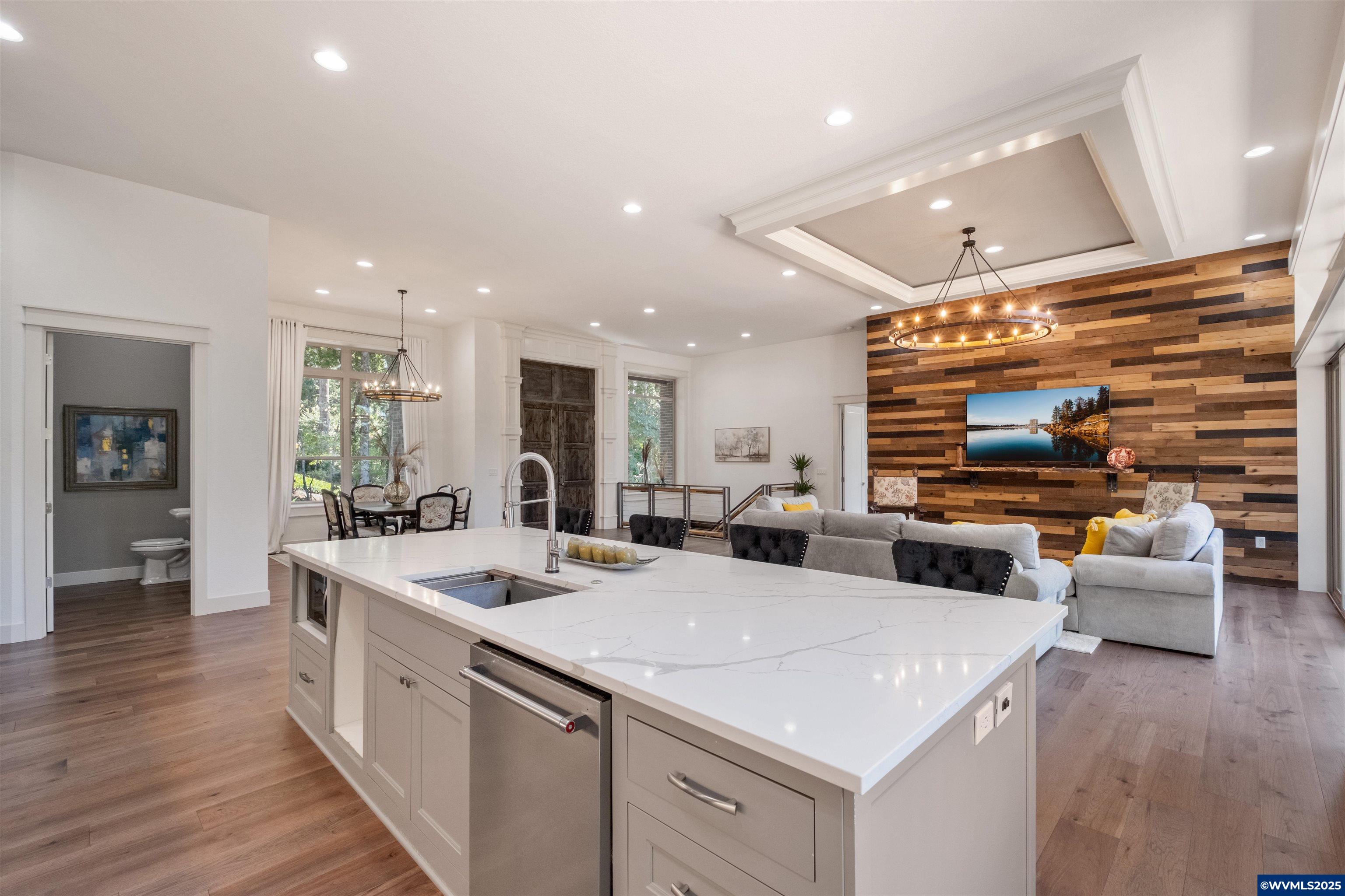 4005 Cloudview Dr