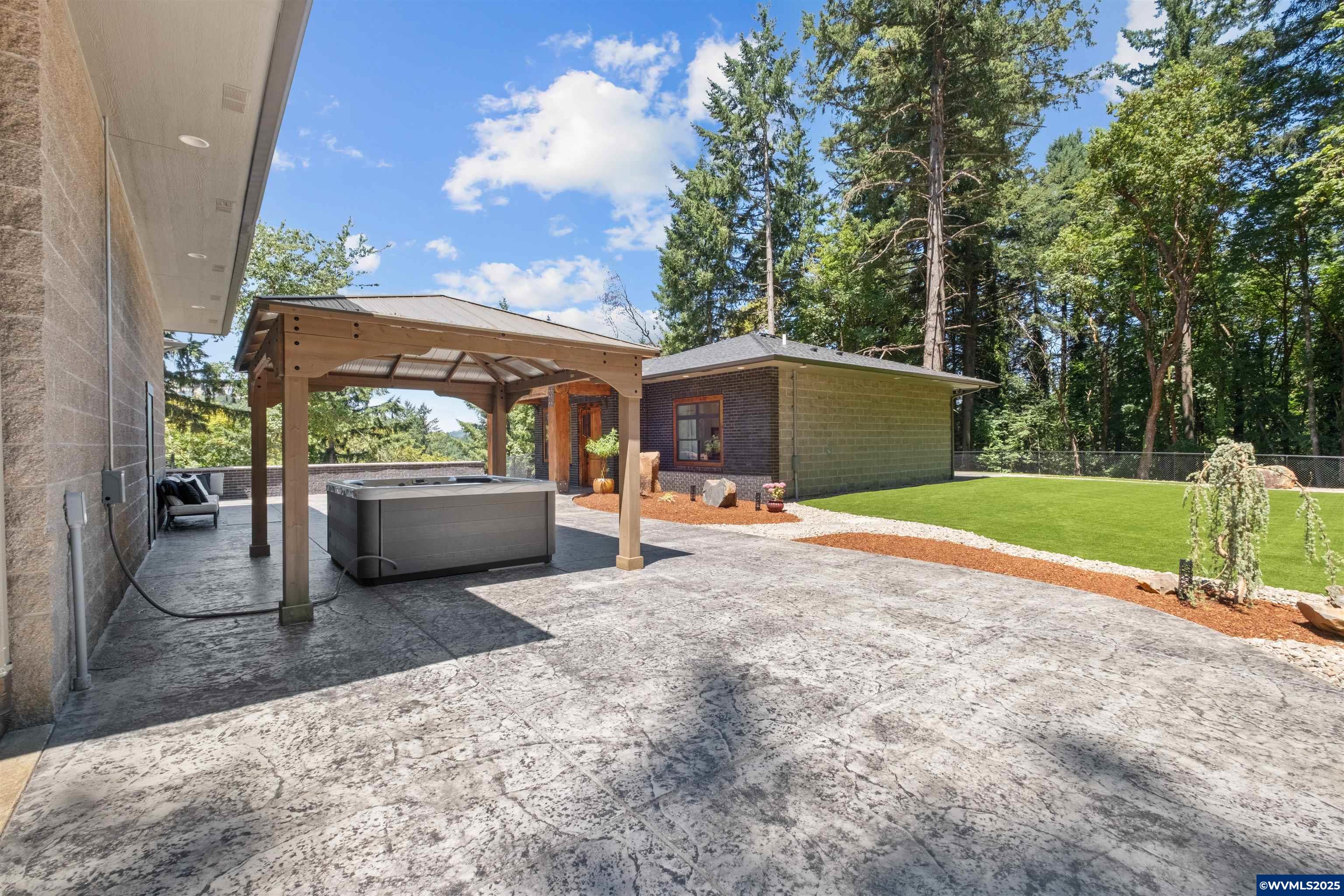 4005 Cloudview Dr