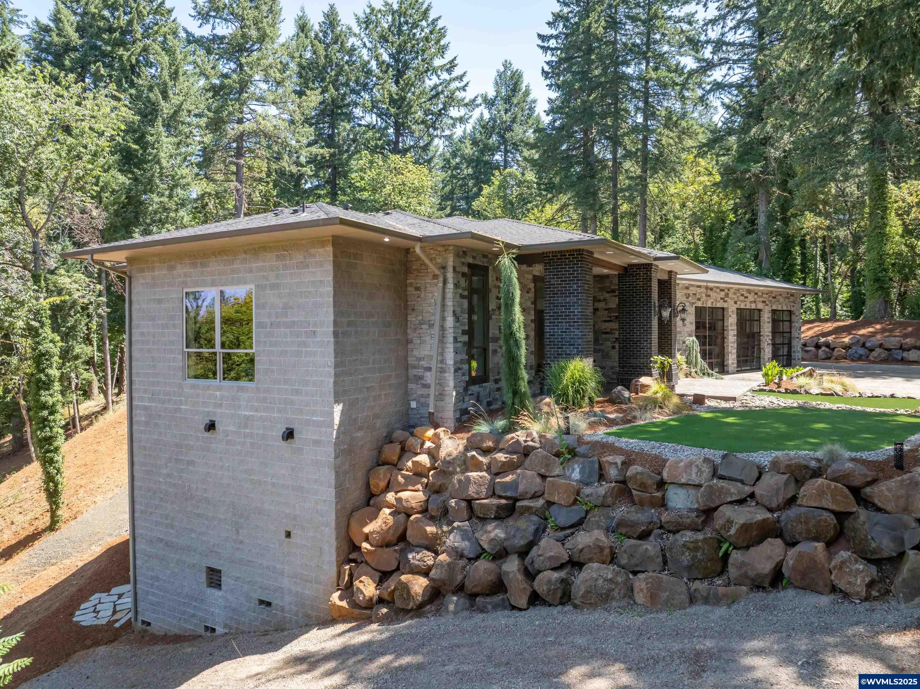 4005 Cloudview Dr