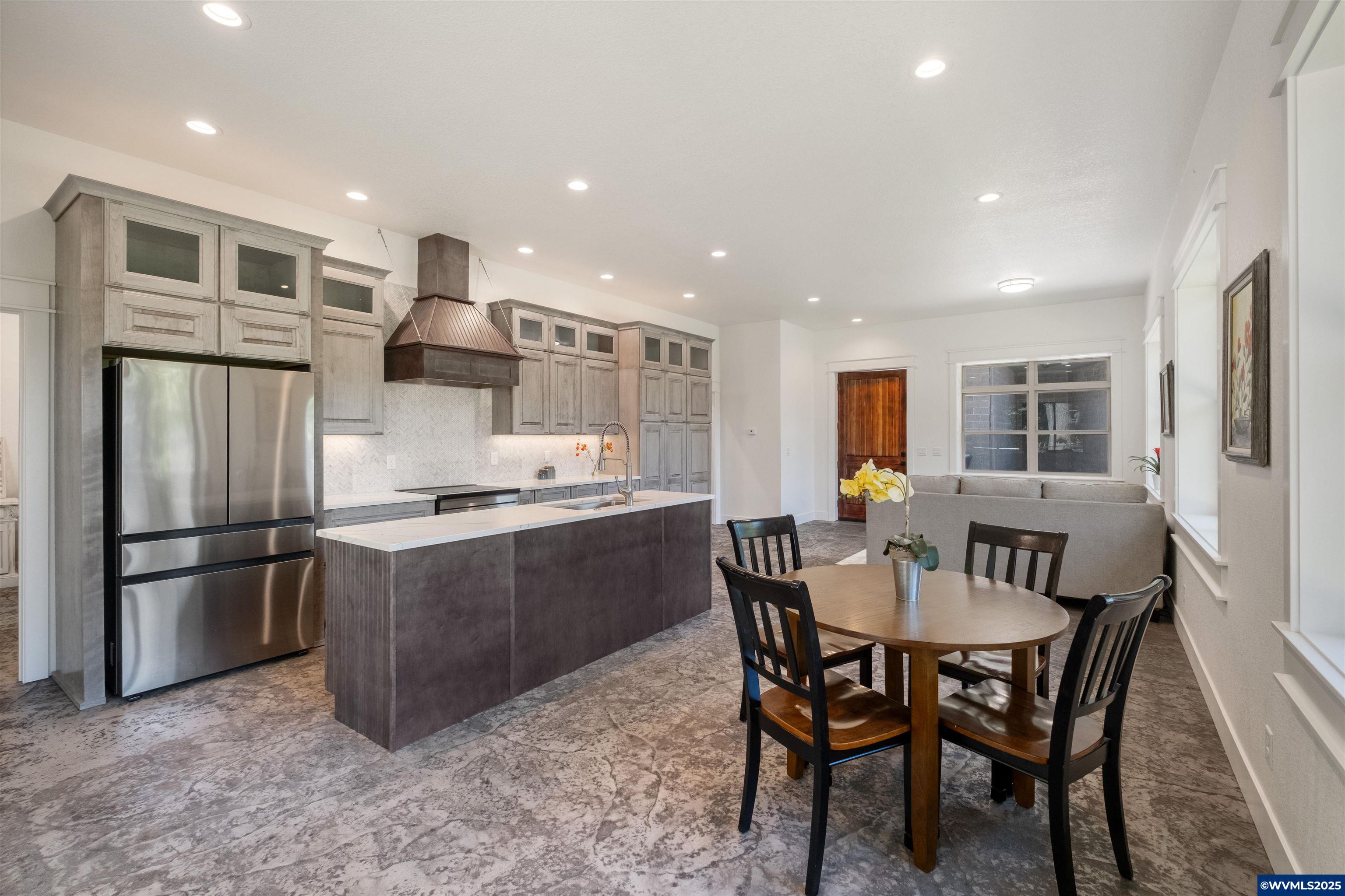 4005 Cloudview Dr